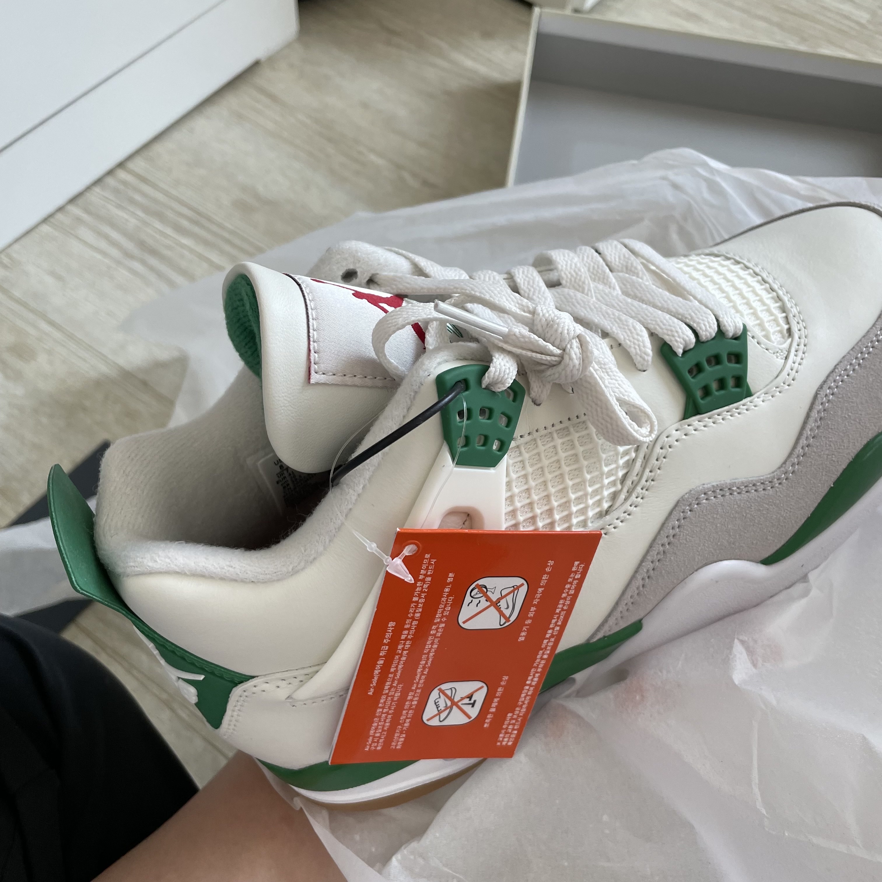 Jordan 4 x Nike SB Retro SP Pine Green 착용 스타일 - 3