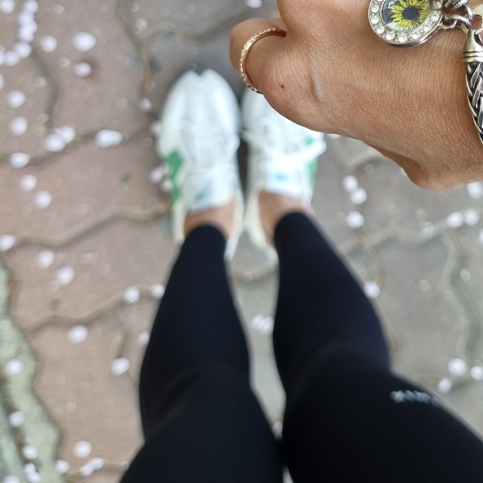 (W) New Balance 327 Rain Cloud Varsity Green 착용 스타일