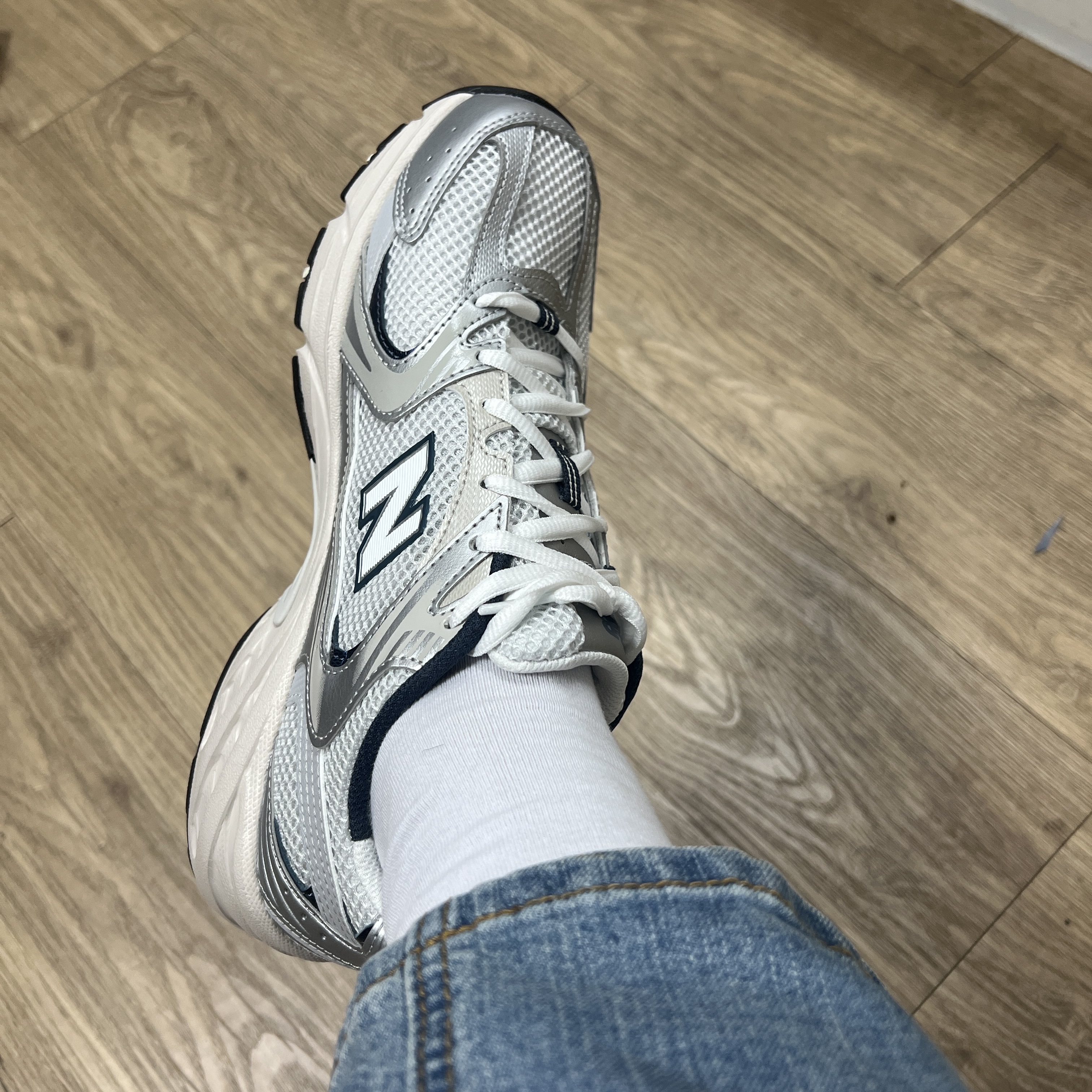 New Balance 530 Steel Grey 착용 스타일