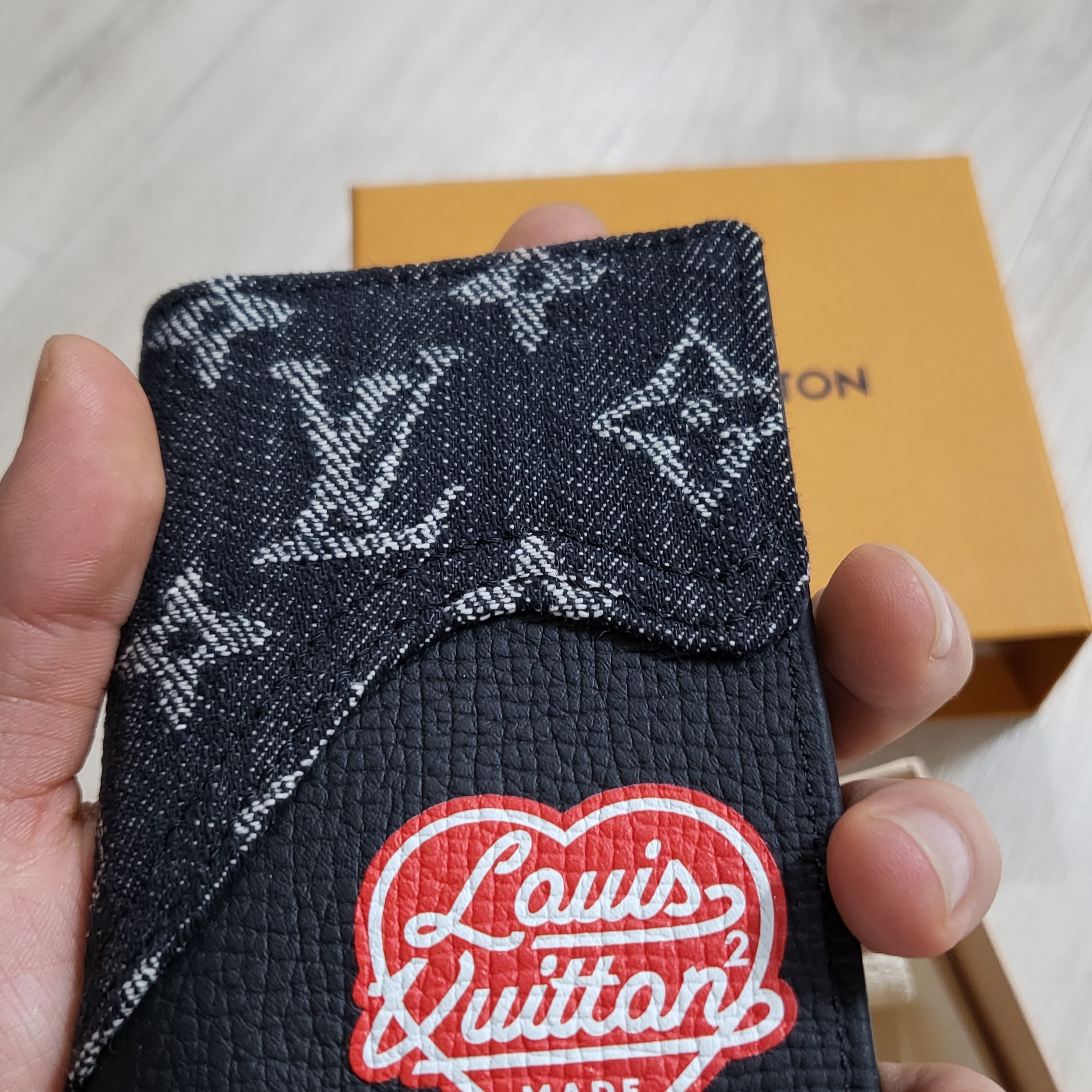 Louis Vuitton x Nigo Pocket Organizer Black 착용 스타일