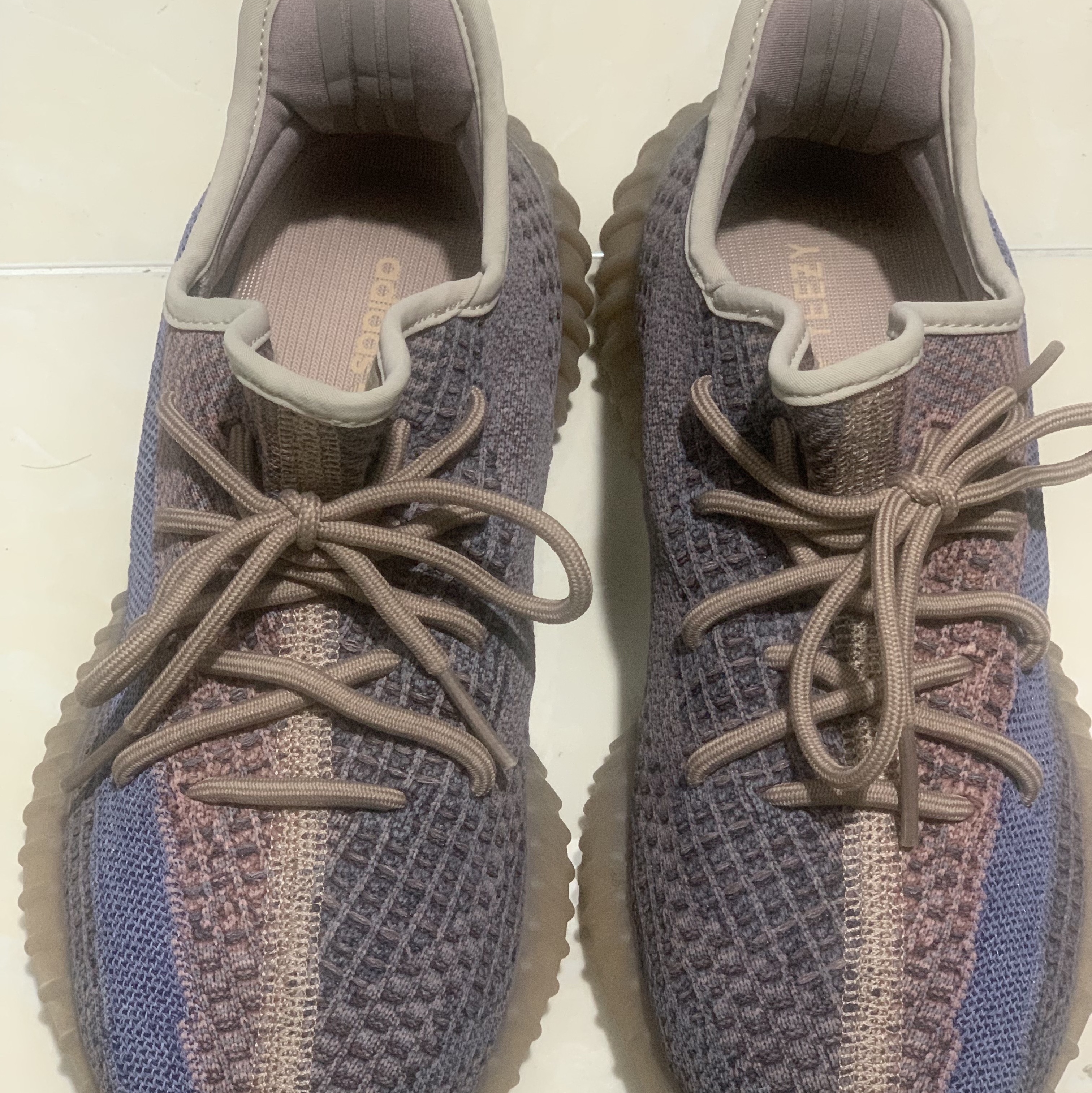 Adidas Yeezy Boost 350 V2 Fade 착용 스타일