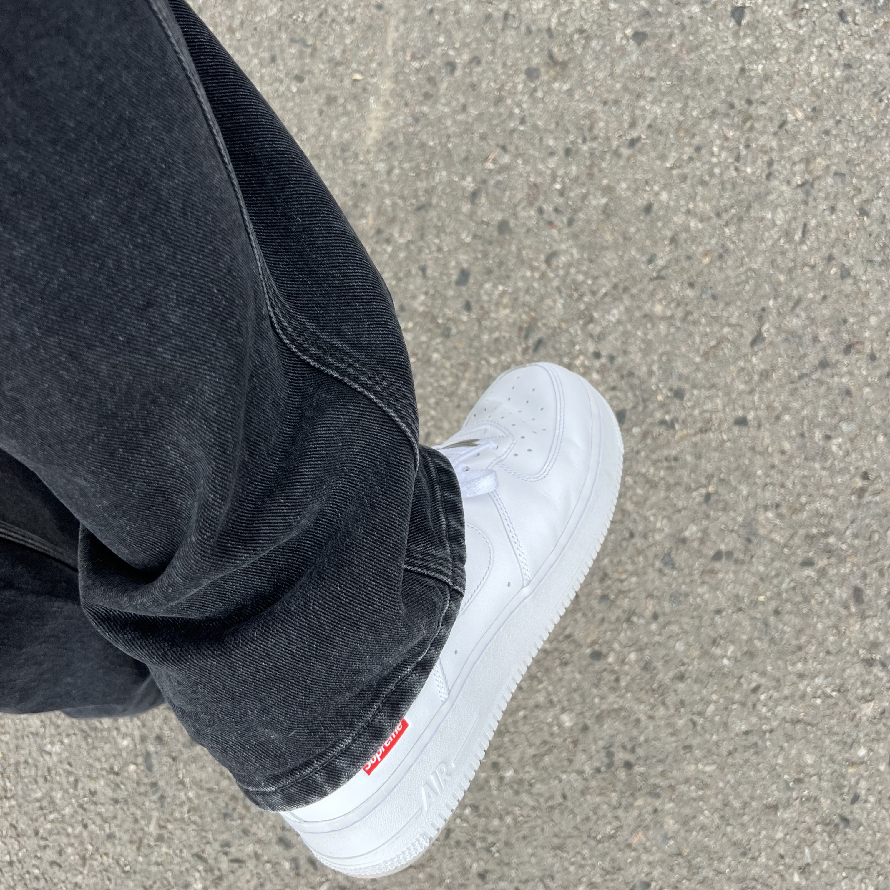 Nike x Supreme Air Force 1 Low White 착용 스타일