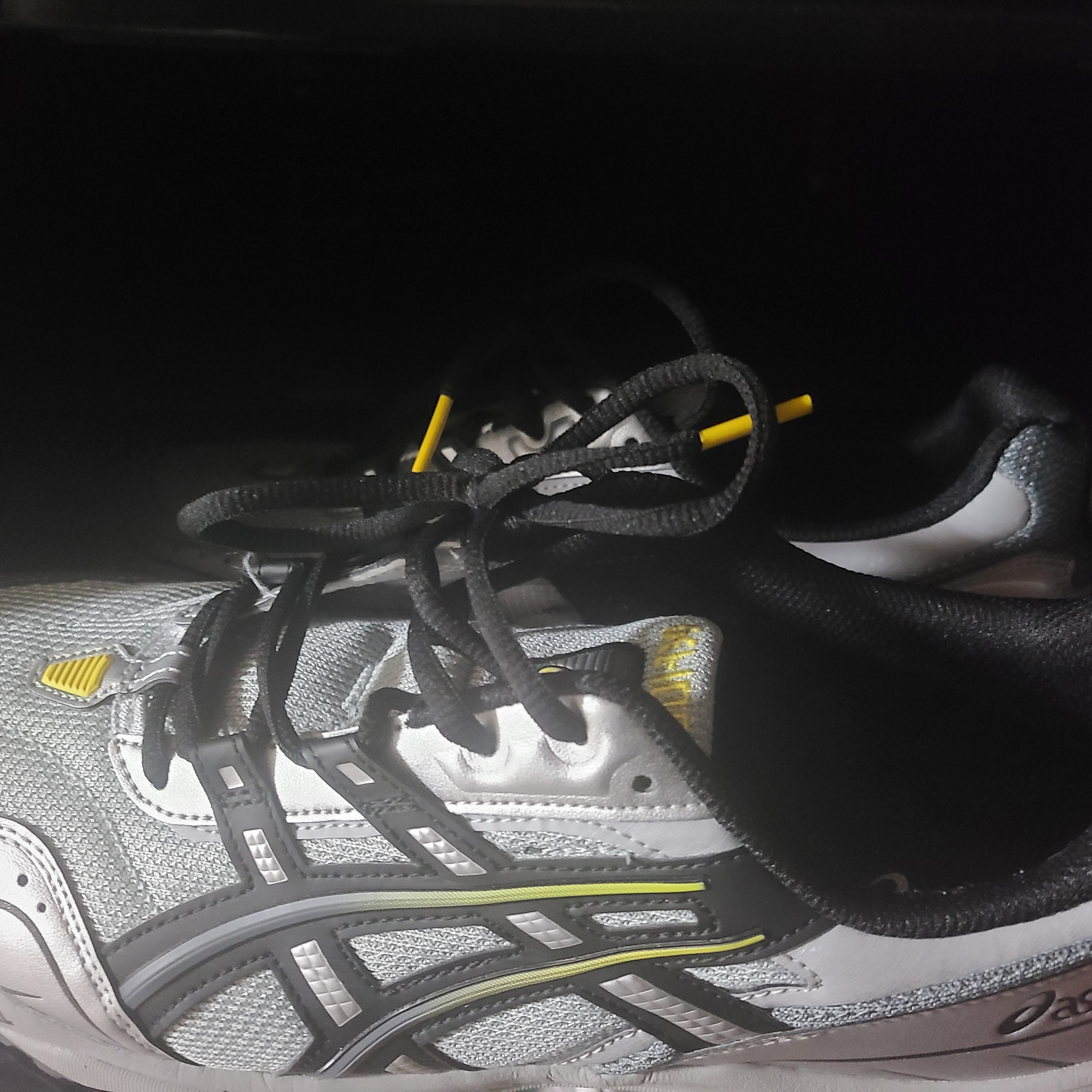 Asics Gel-1090 Mid Grey Black 착용 스타일