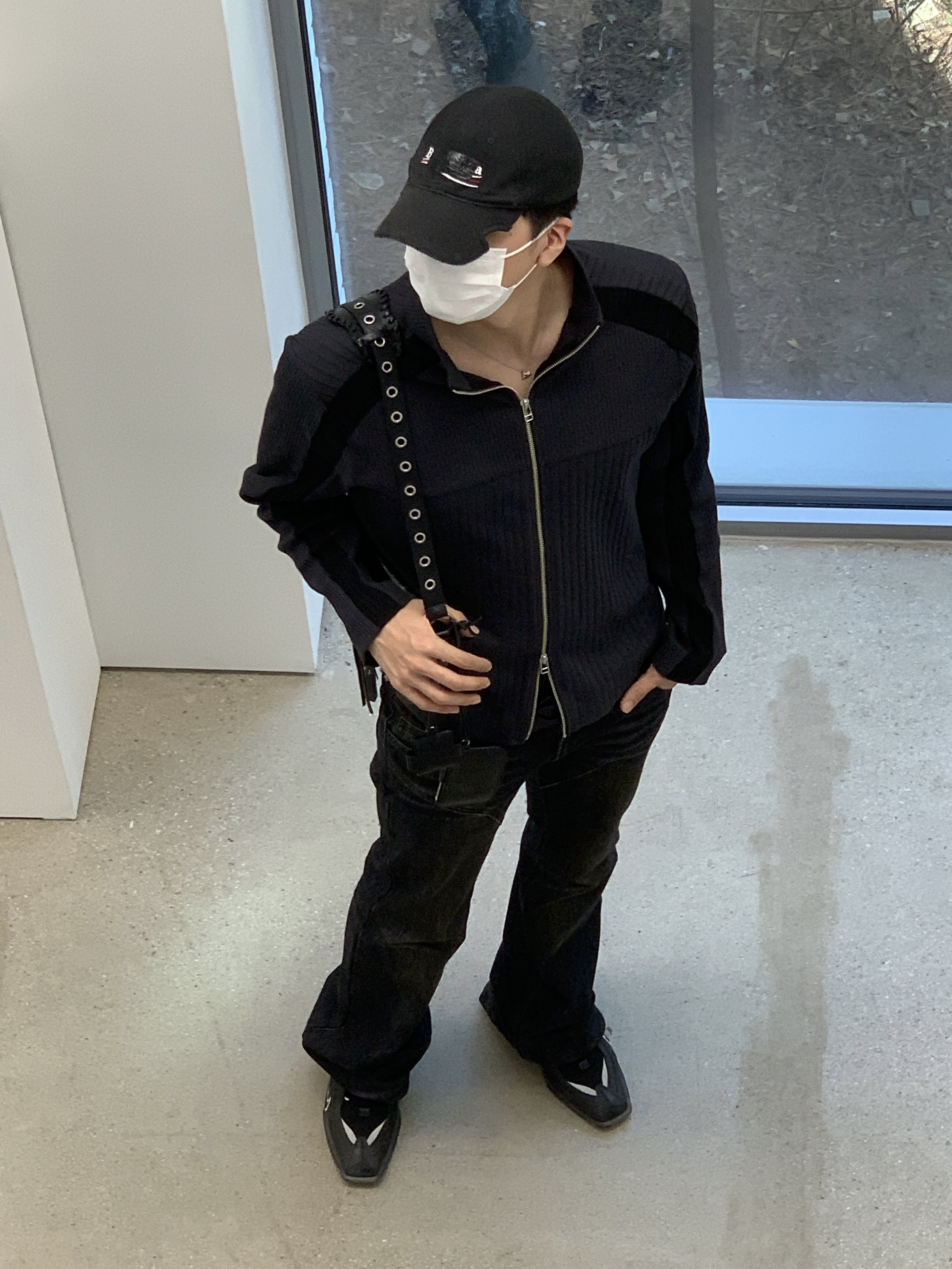 Balenciaga Gaffer Cap Black, Nike x Martine Rose Shox MR4 Black 착용 스타일 - 1