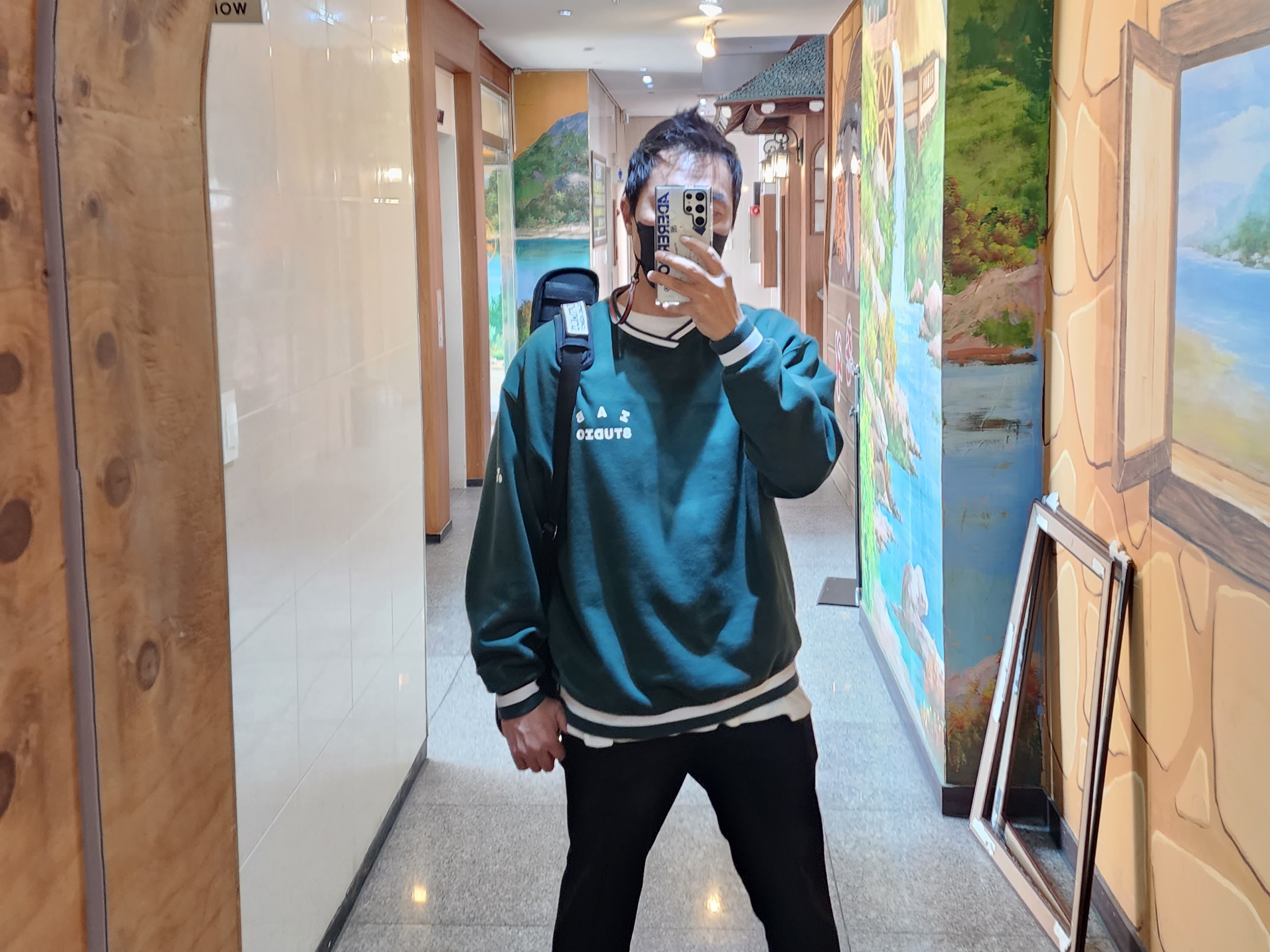 IAB Studio x Yonex Sweatshirt Green 착용 스타일