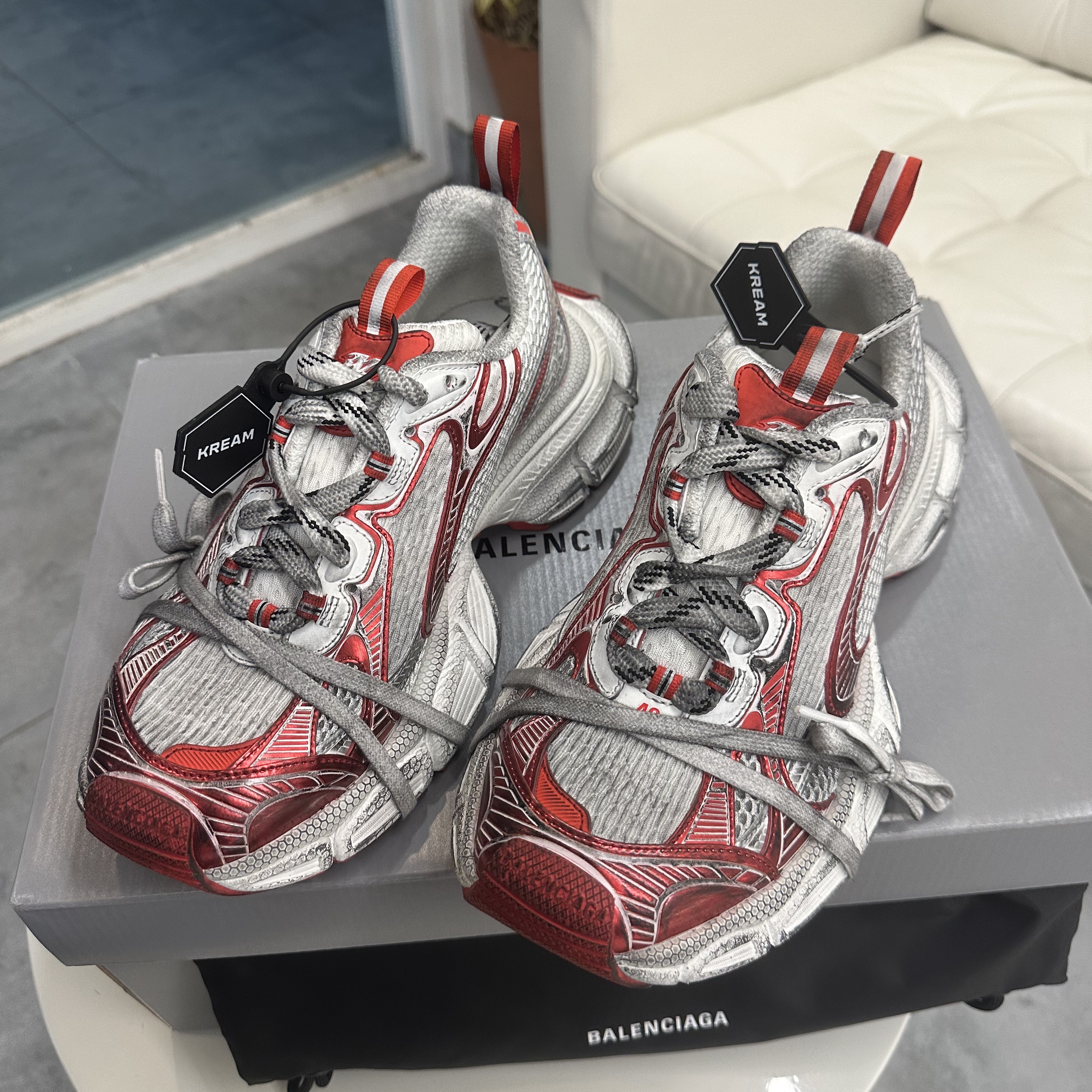 Balenciaga 3XL Sneakers White Red 착용 스타일 - 1
