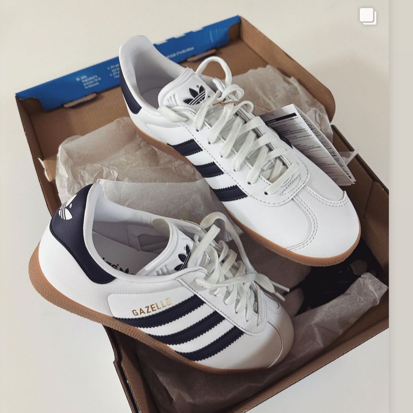 Adidas Gazelle White Collegiate Navy 착용 스타일