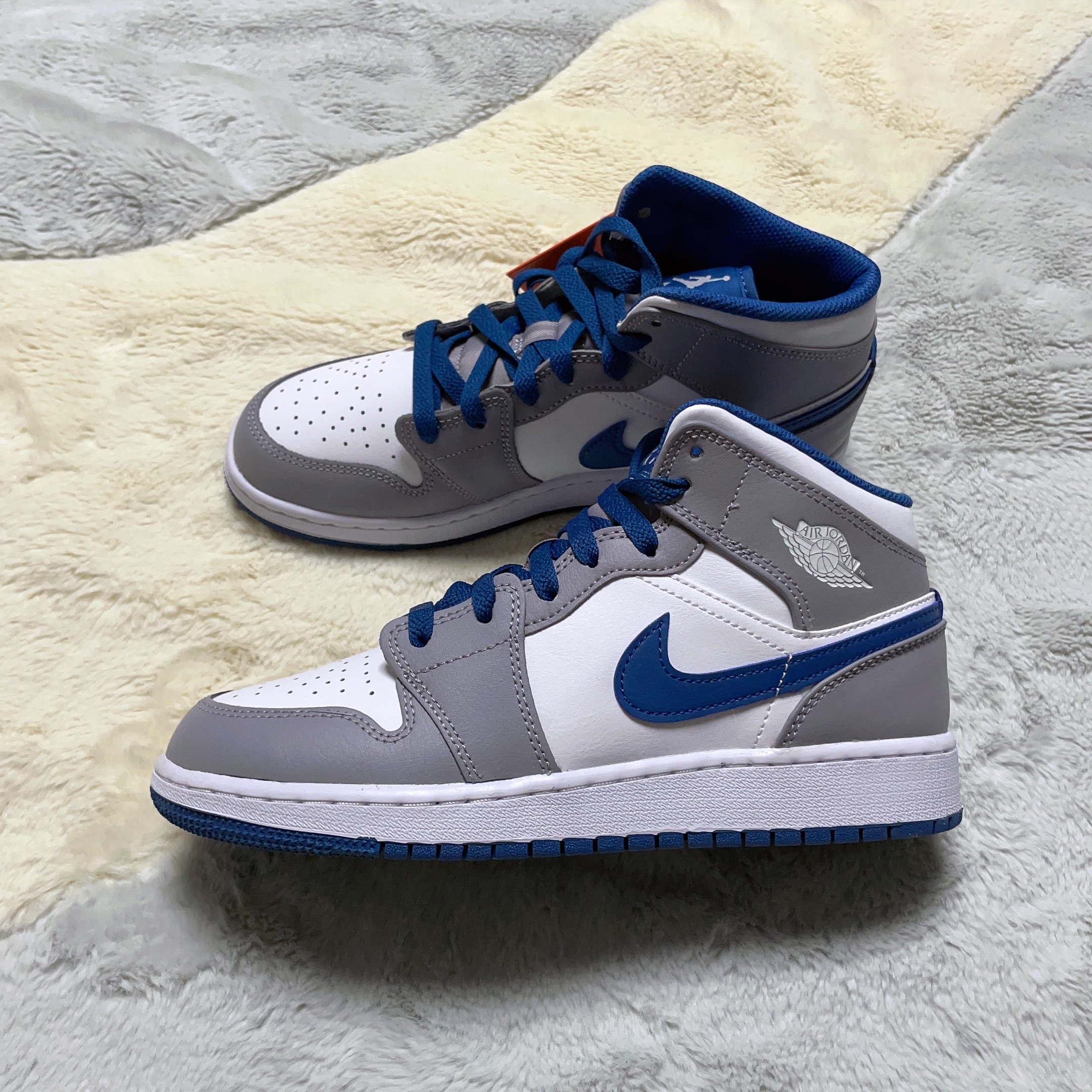 (GS) Jordan 1 Mid Cement Grey True Blue 착용 스타일 - 2