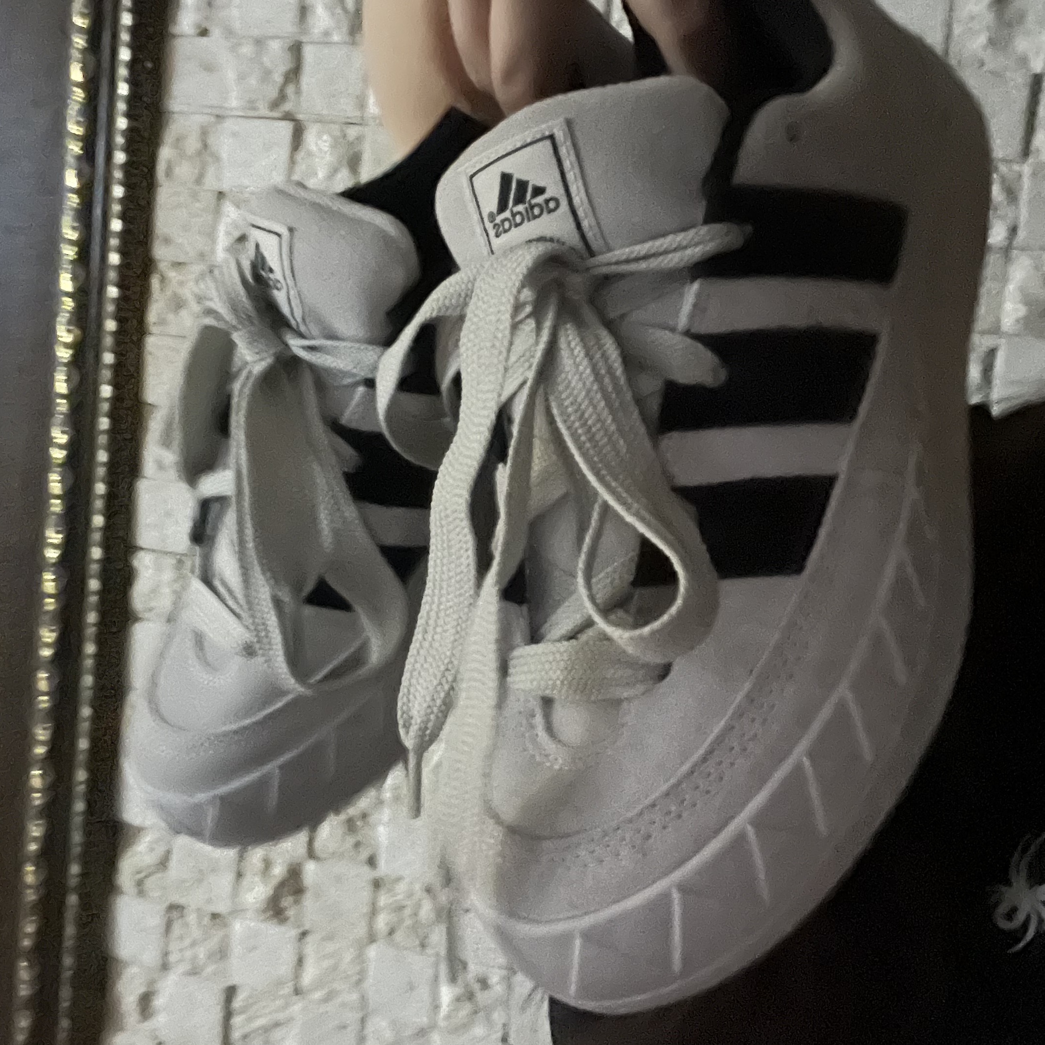 Adidas Adimatic Grey One 착용 스타일