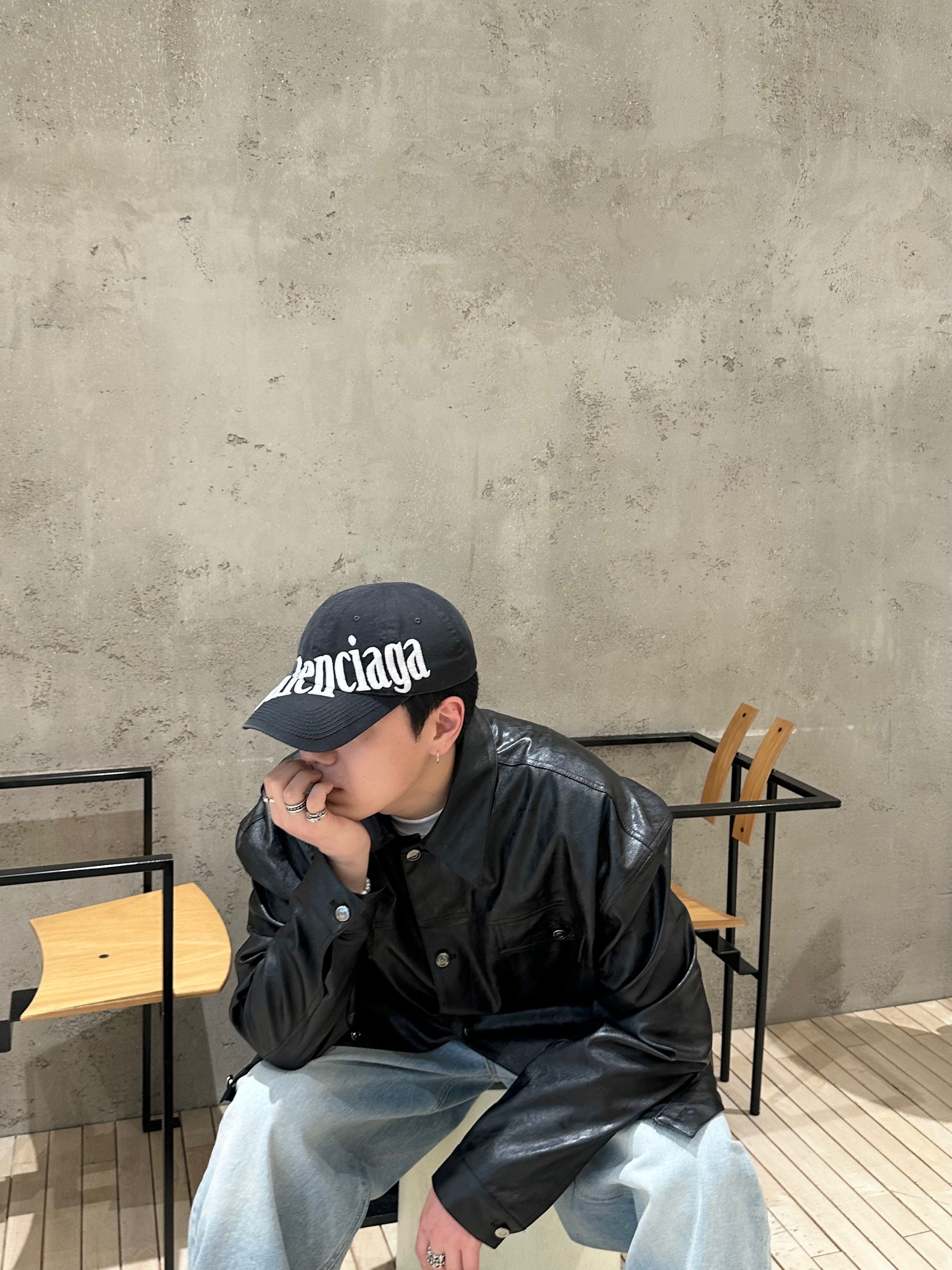 Bottega Veneta Tire Ankle Chelsea Boots Black Cruise, Yeezy Gap Engineered By Balenciaga Flame Cap Black 착용 스타일 - 3