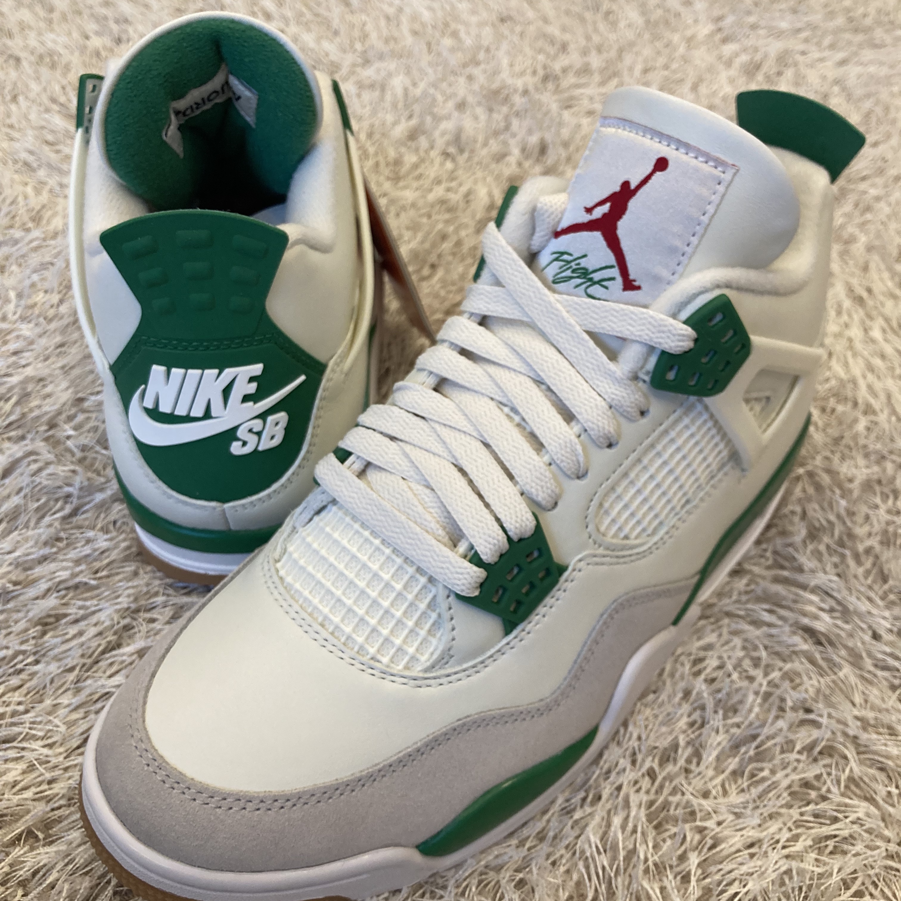 Jordan 4 x Nike SB Retro SP Pine Green 착용 스타일