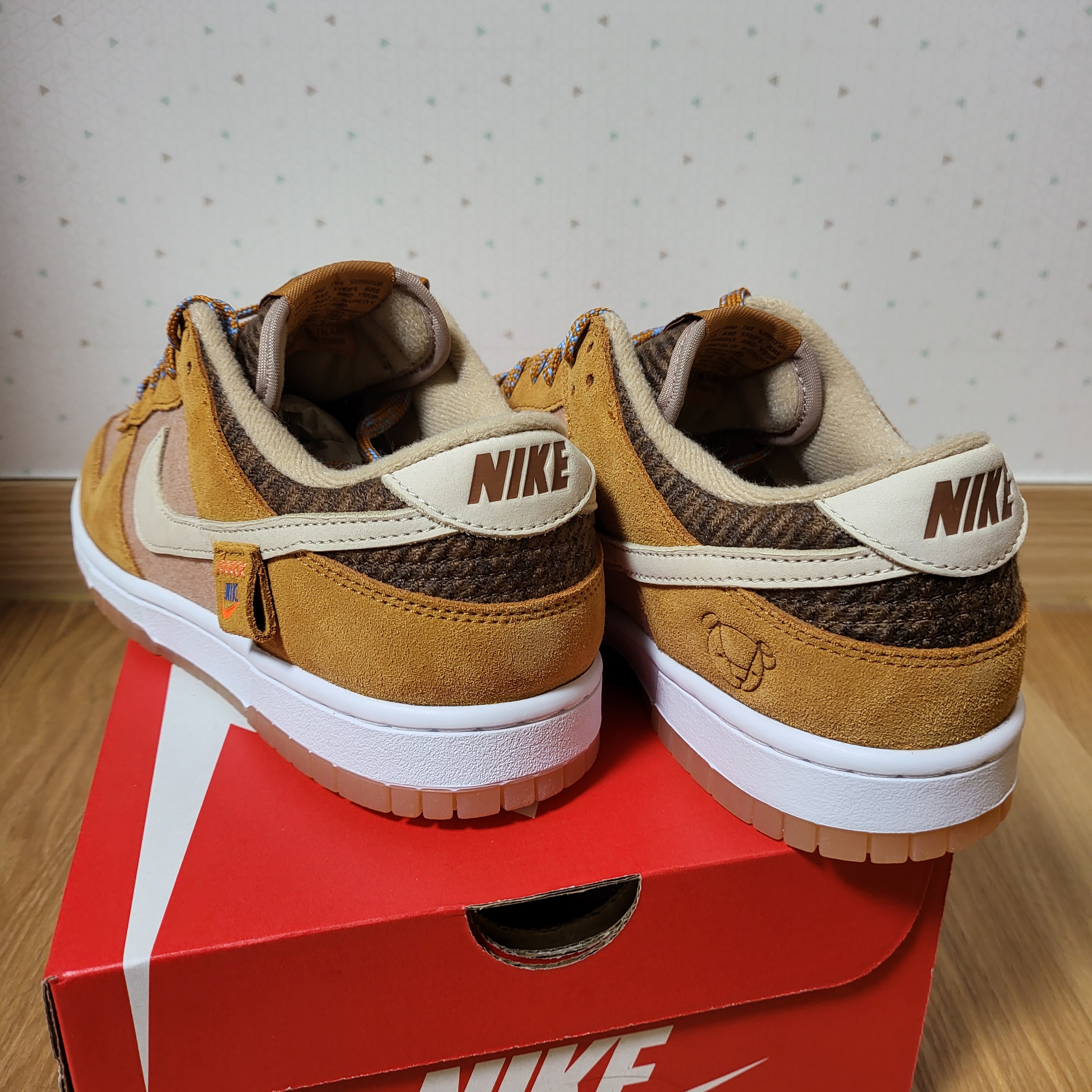 Nike Dunk Low SE Praline Desert Ochre 착용 스타일 - 2
