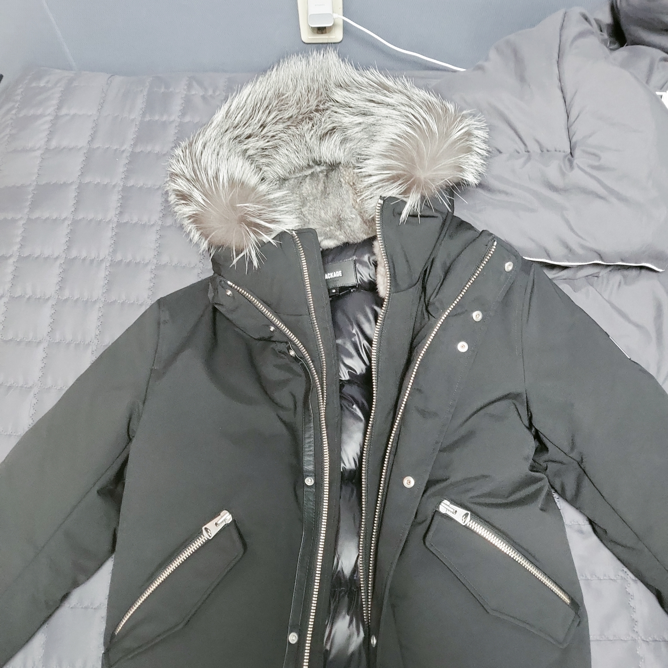 Mackage Dixon 2-In-1 Nordic Tech Down Bomber with Silver Fox Fur Black Silver 착용 스타일