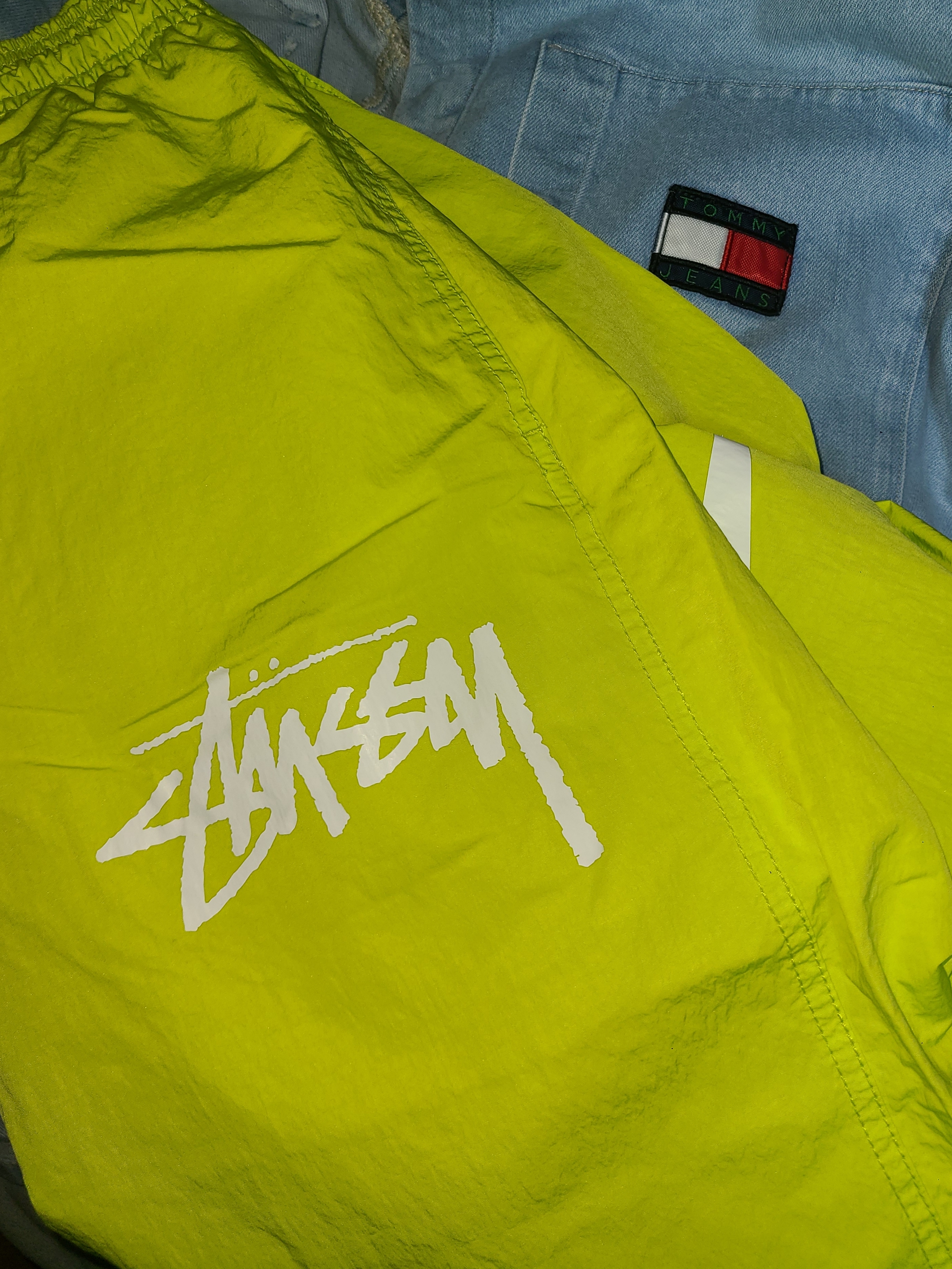 Nike x Stussy Beach Pants Bright Cactus 착용 스타일 - 1