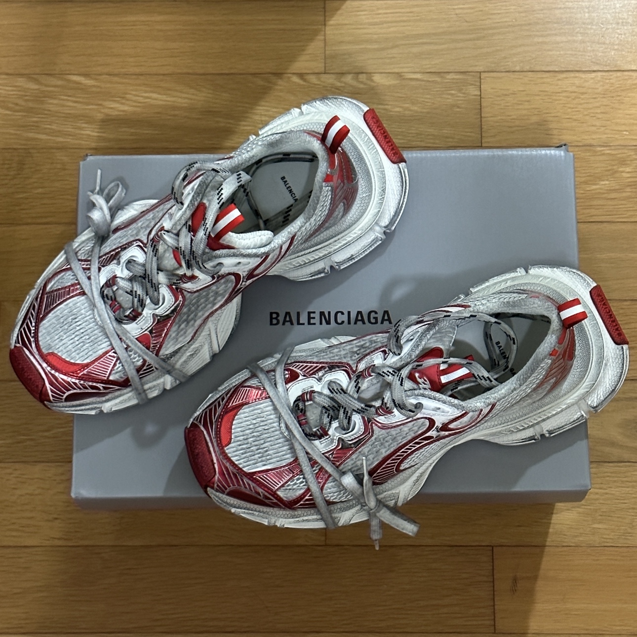 Balenciaga 3XL Sneakers White Red 착용 스타일 - 2