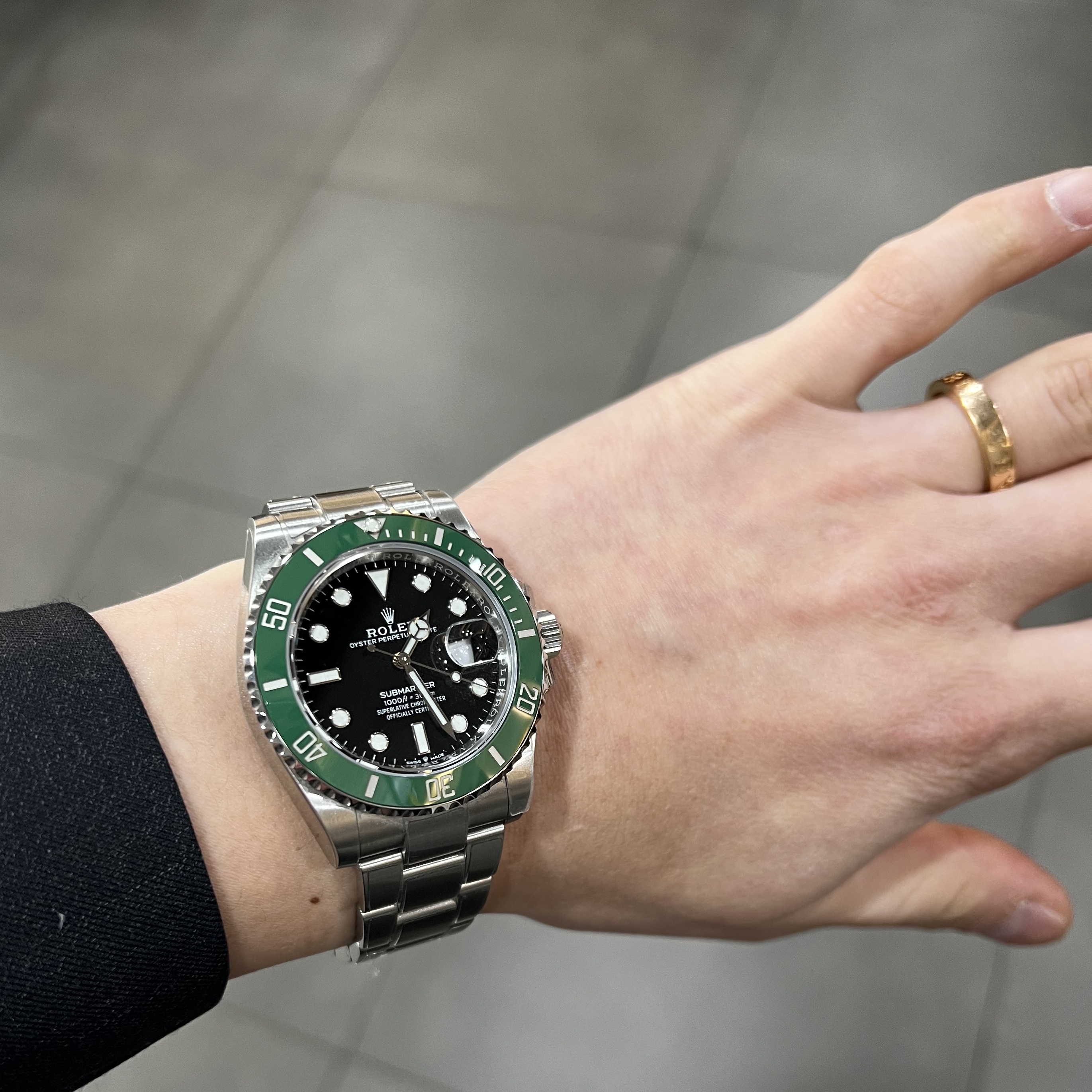 Rolex Submariner Date 41mm 126610LV Black Oyster 착용 스타일