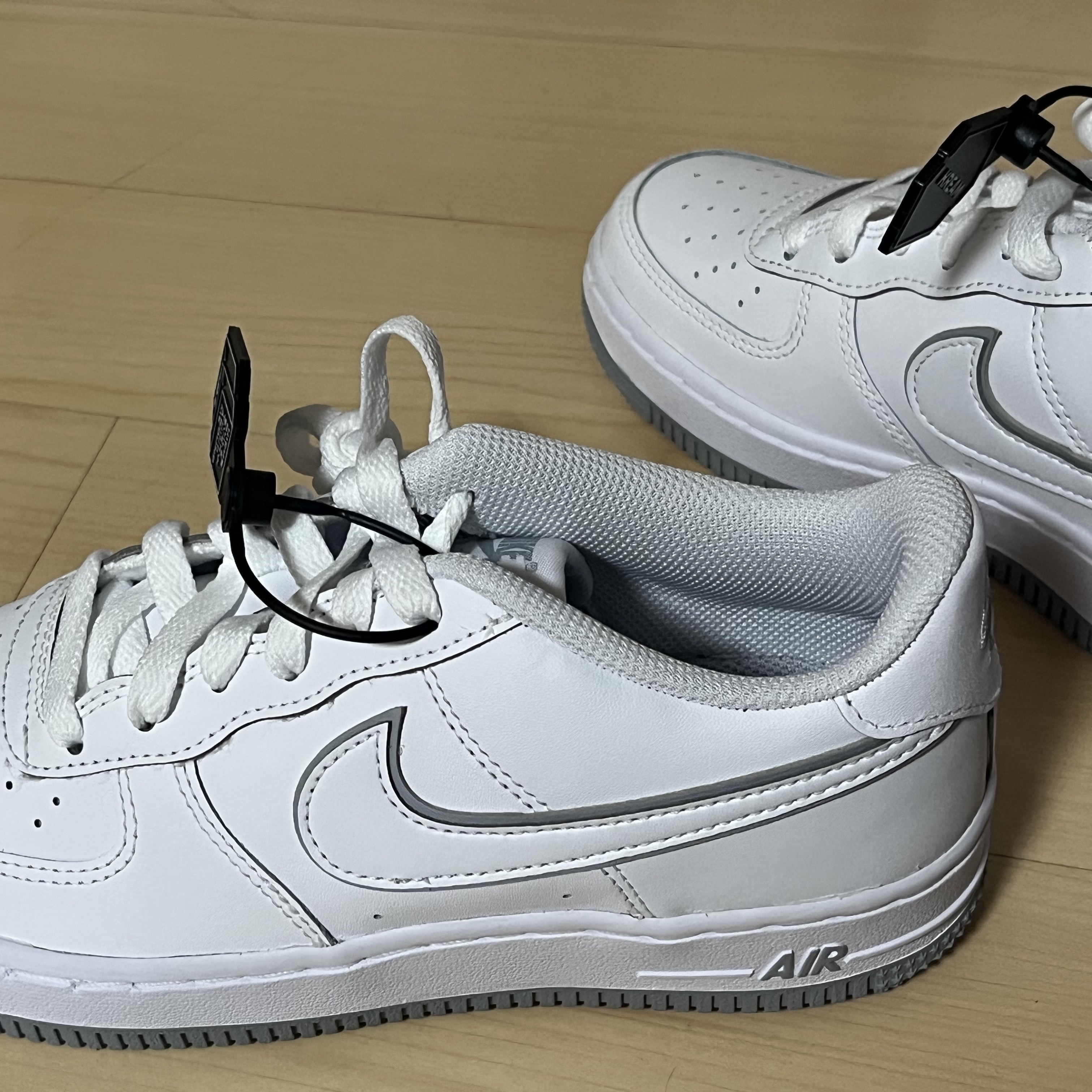 (GS) Nike Air Force 1 White Wolf Grey 착용 스타일 - 3
