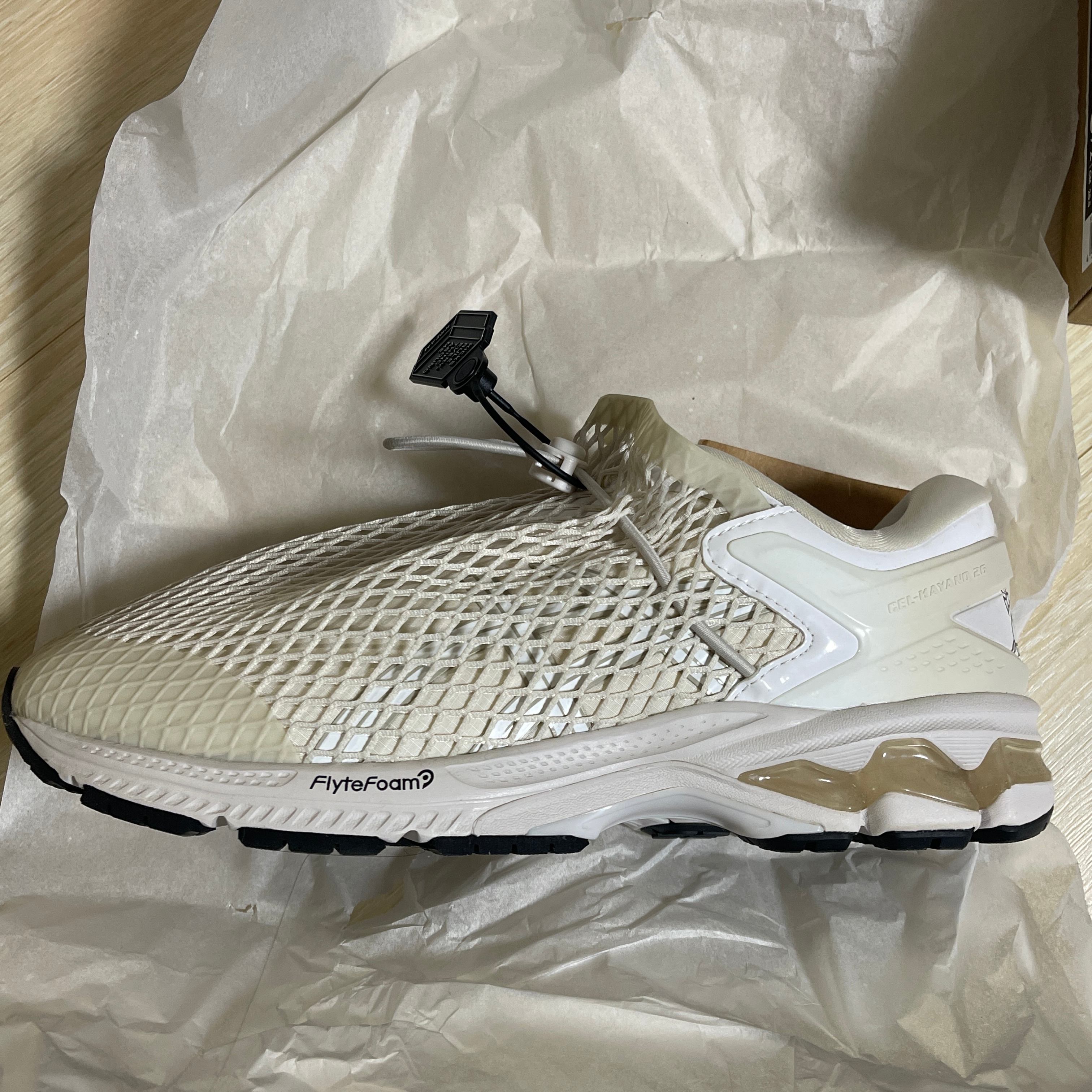 Asics x Vivienne Westwood Gel-Kayano 26 Birch White 착용 스타일