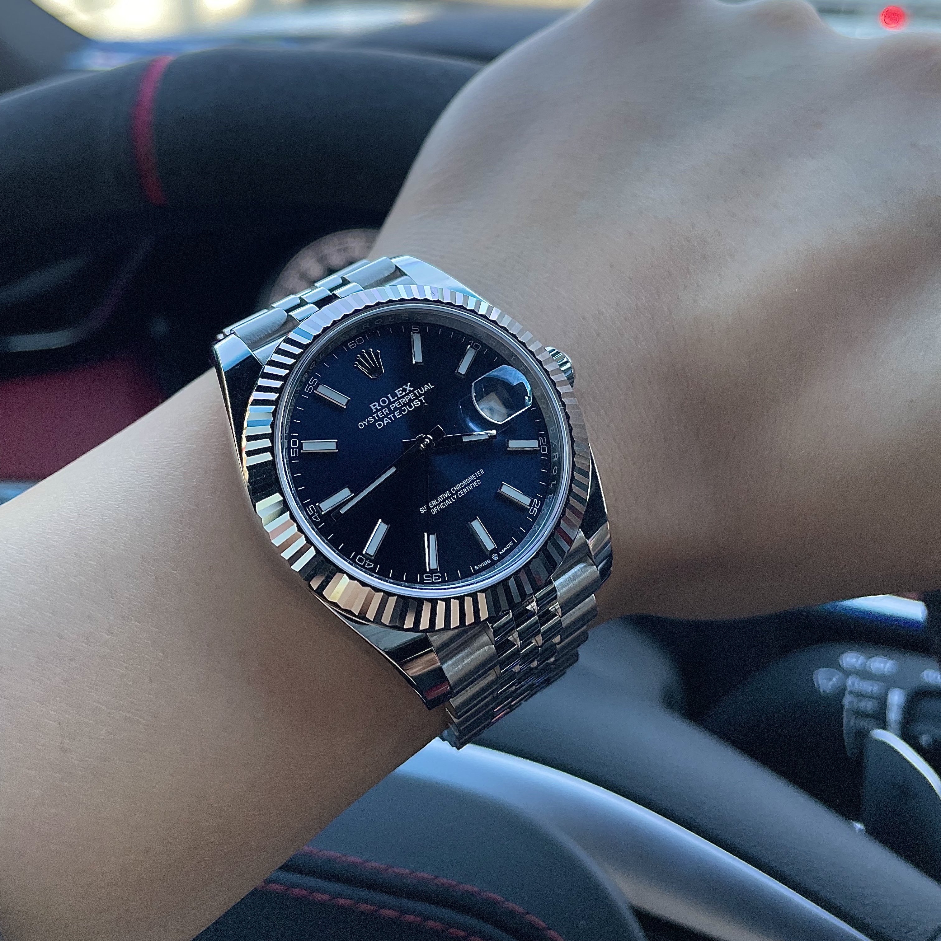 Rolex Datejust 41mm 126334 Bright Blue Jubilee 착용 스타일