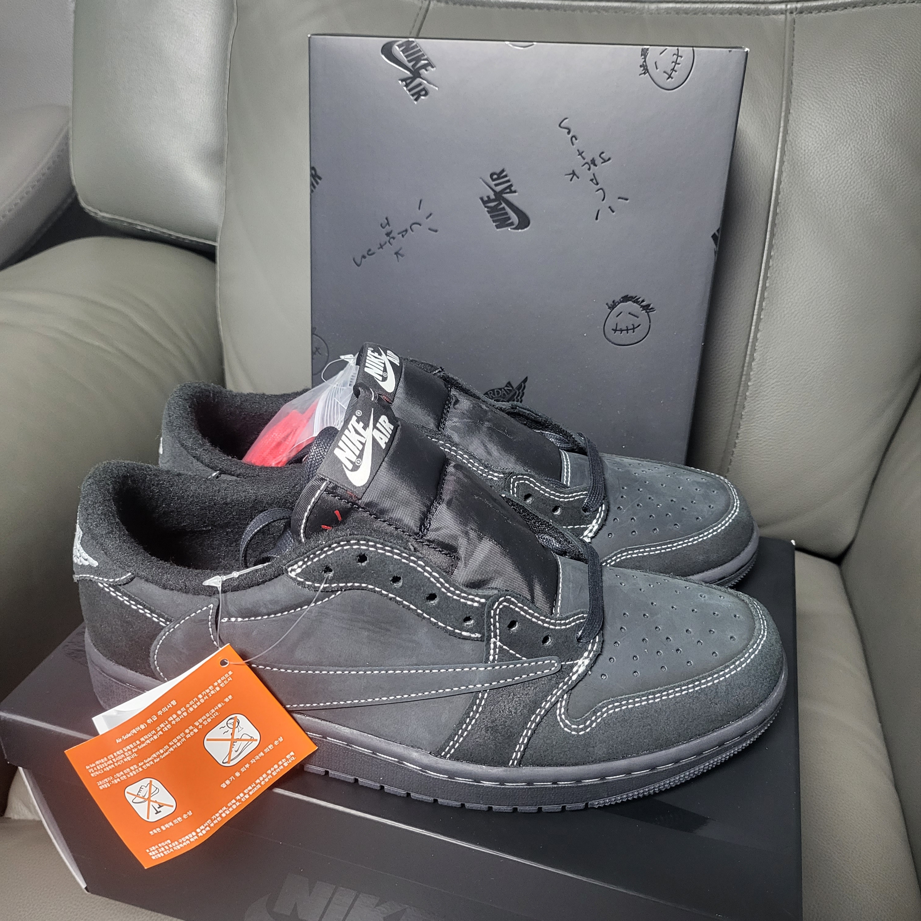 Jordan 1 x Travis Scott Retro Low OG SP Black Phantom 착용 스타일