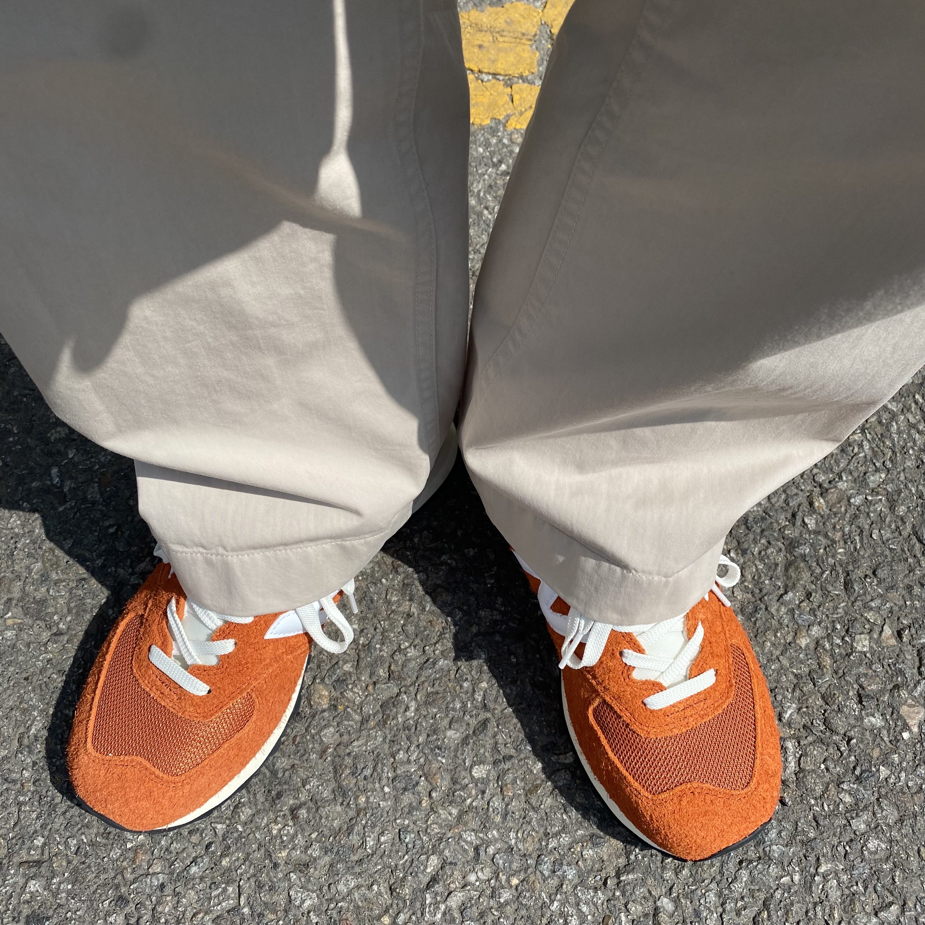 New Balance 574 Heritage Orange Burst White 착용 스타일