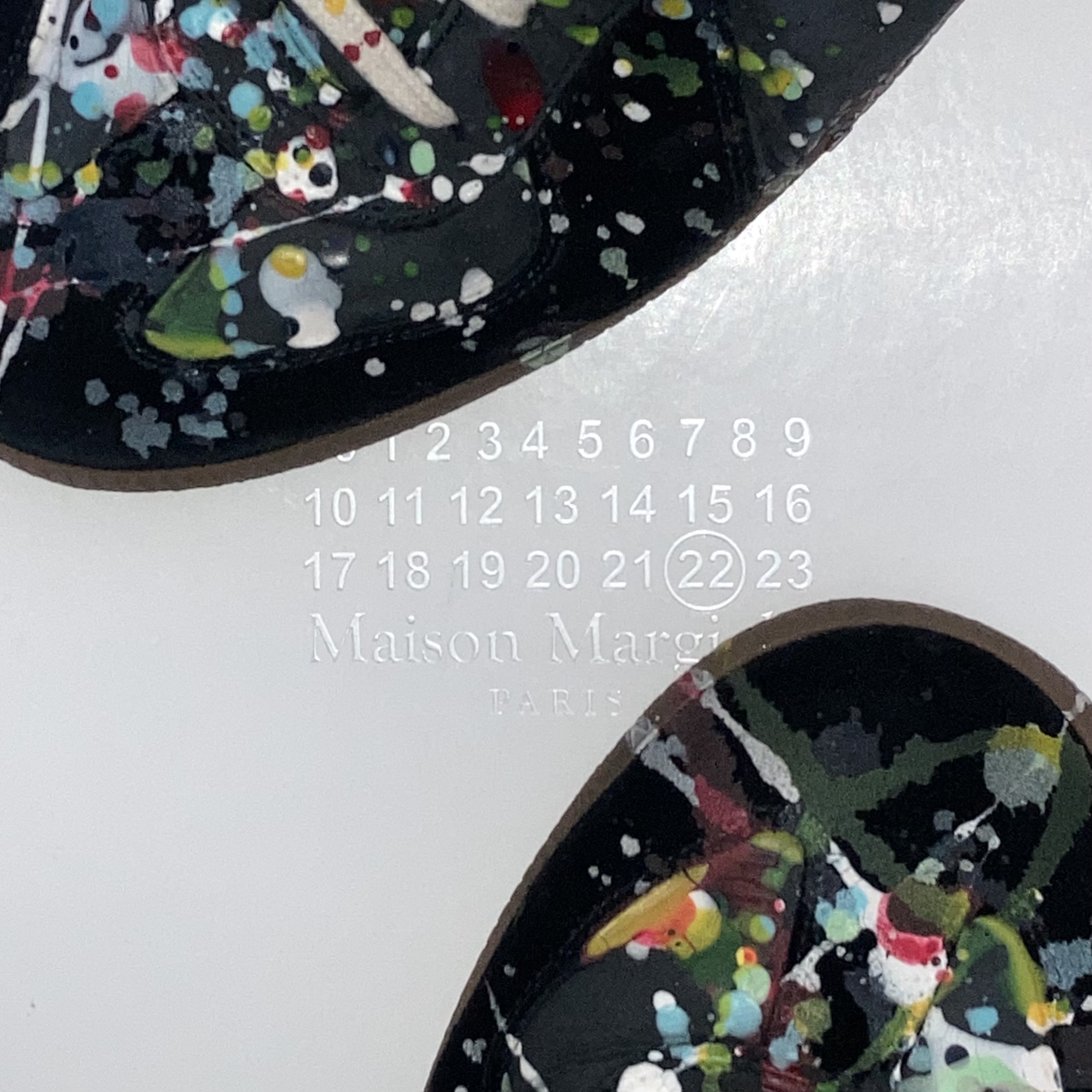 Maison Margiela Replica Paint Drop Sneakers Black 착용 스타일 - 1
