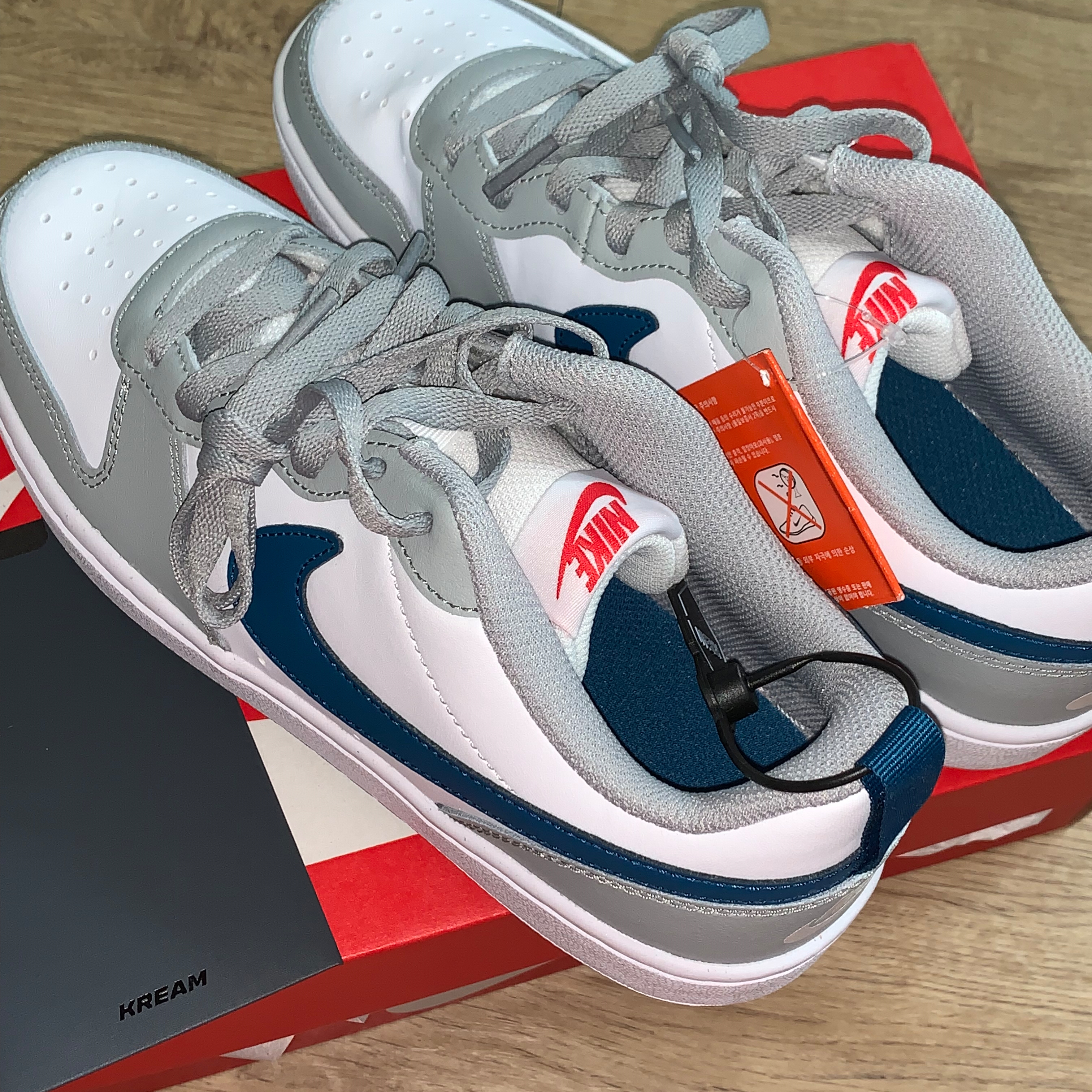(GS) Nike Court Borough Low 2 Light Smoke Grey 착용 스타일 - 1