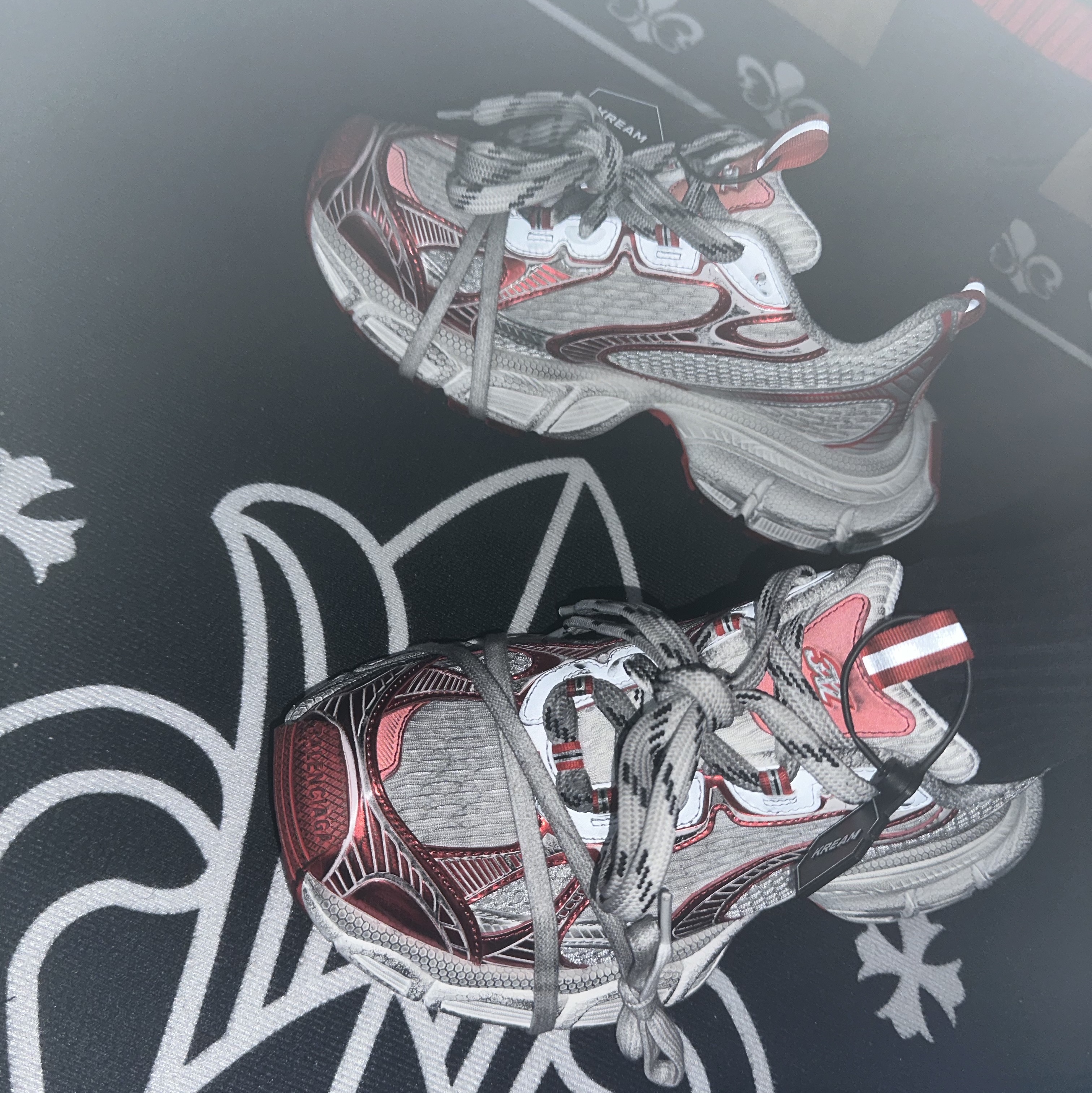 Balenciaga 3XL Sneakers White Red 착용 스타일 - 3