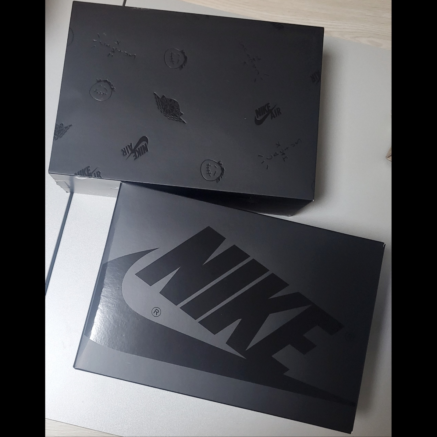 Jordan 1 x Travis Scott Retro Low OG SP Black Phantom 착용 스타일 - 1