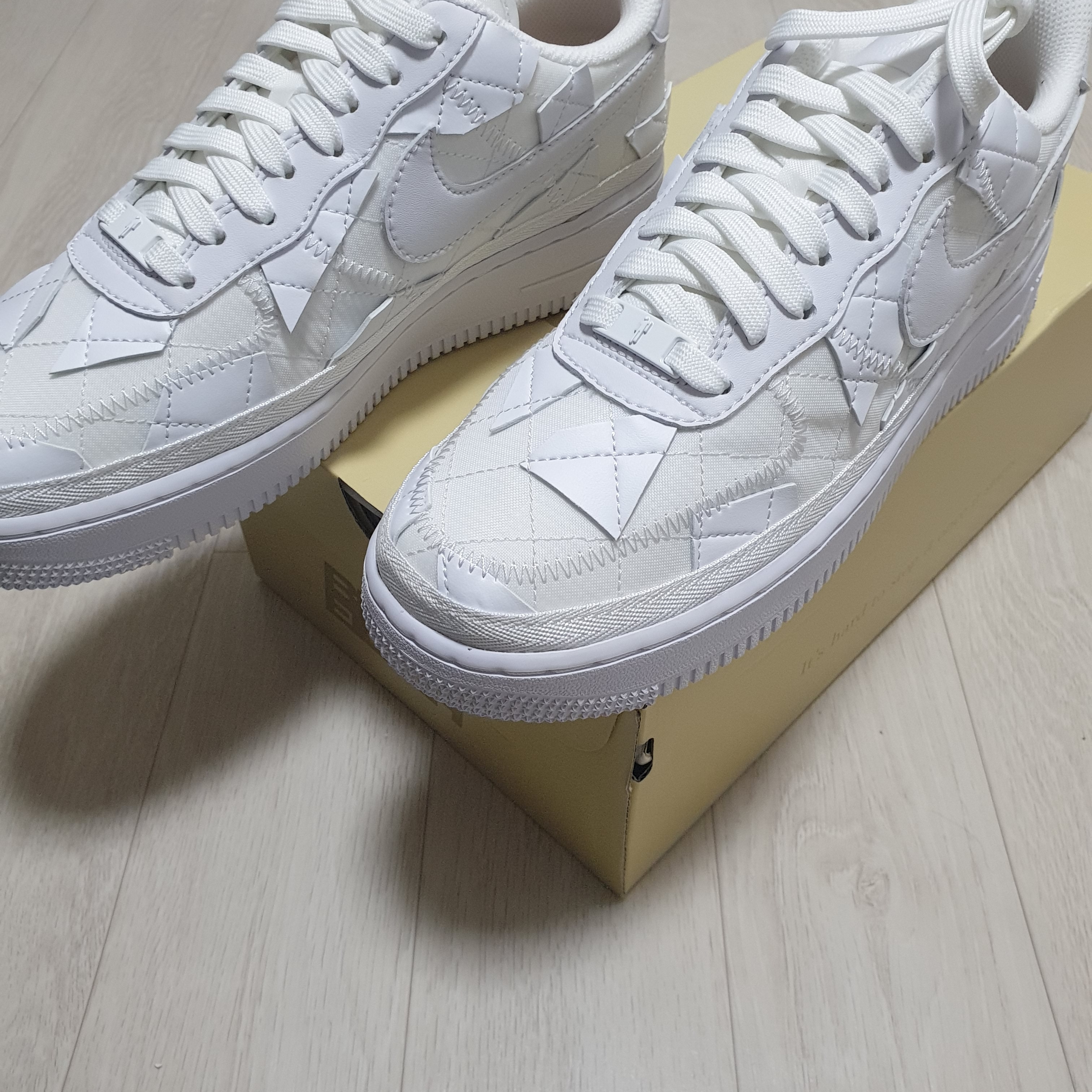 Nike x Billie Eilish Air Force 1 Low SP Triple White 착용 스타일 - 2