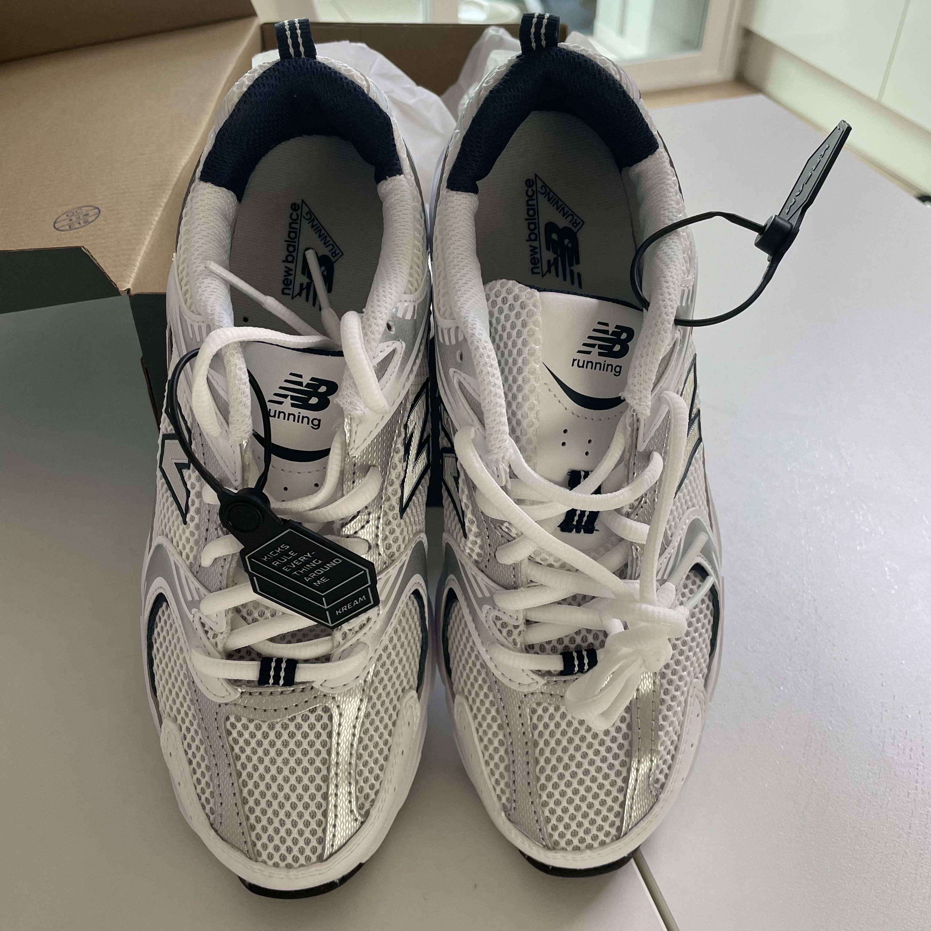New Balance 530 White 착용 스타일 - 2