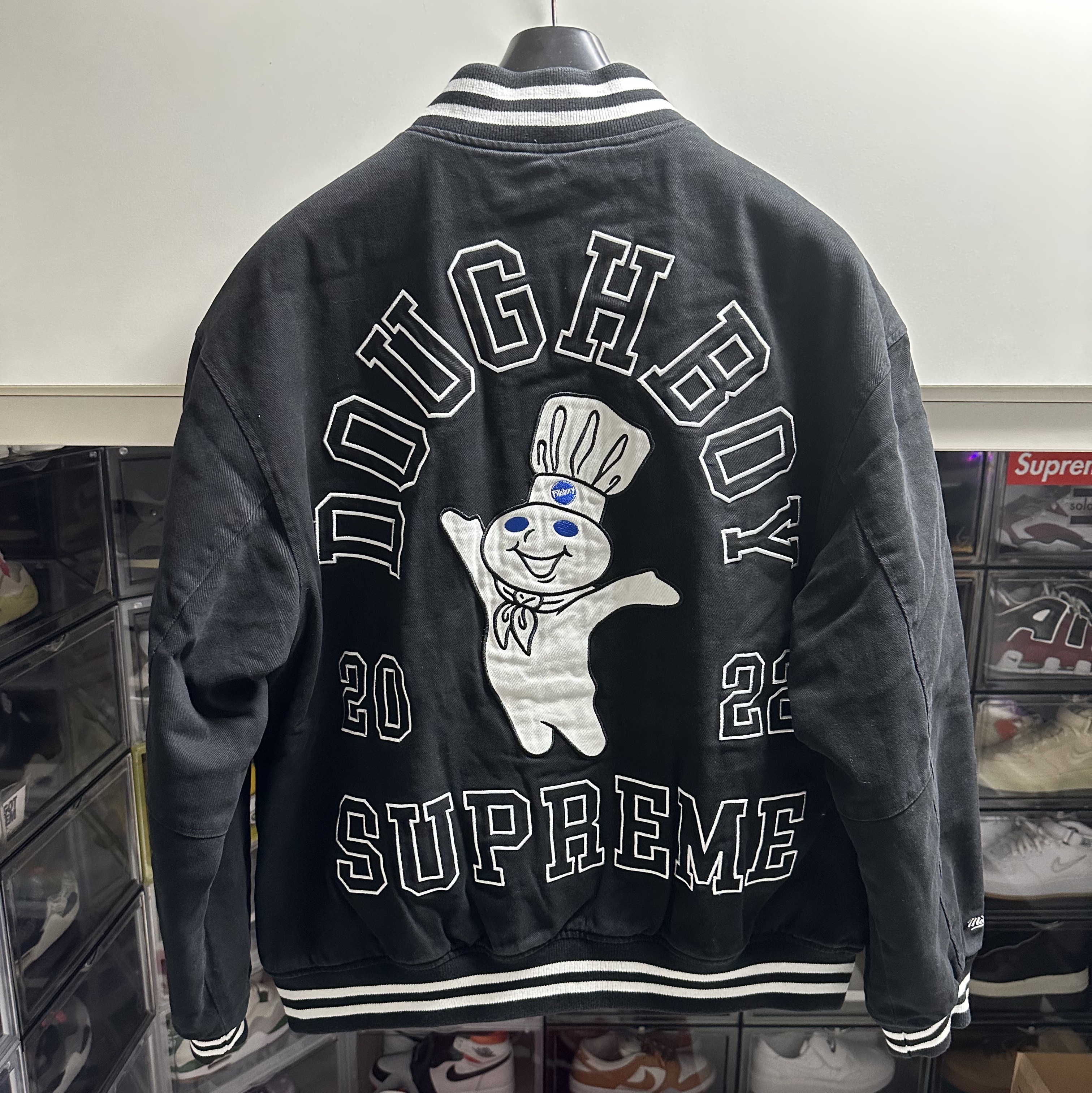 Supreme Mitchell & Ness Doughboy Twill Varsity Jacket Black - 22FW 착용 스타일 - 2