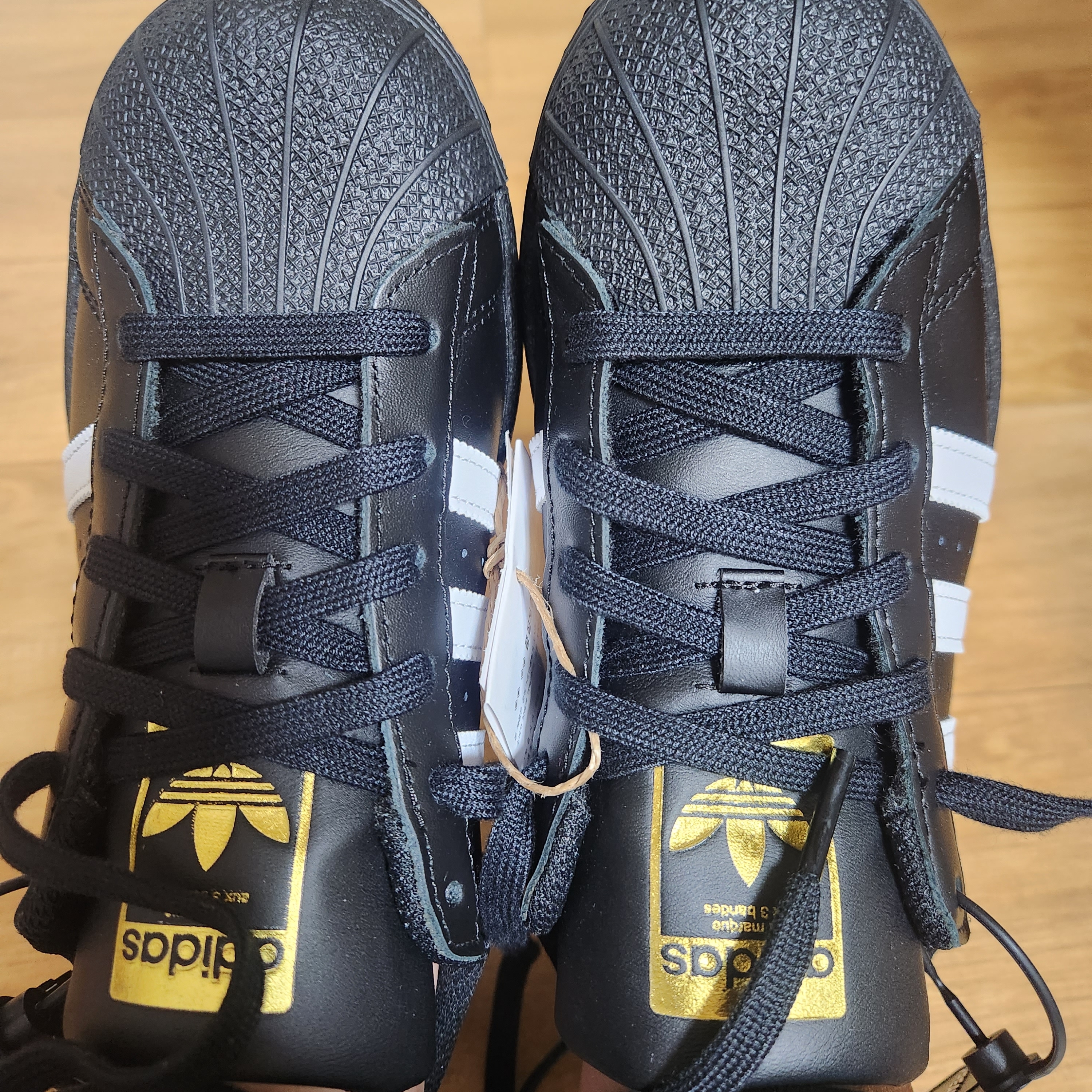 (J) Adidas Superstar Black White 착용 스타일