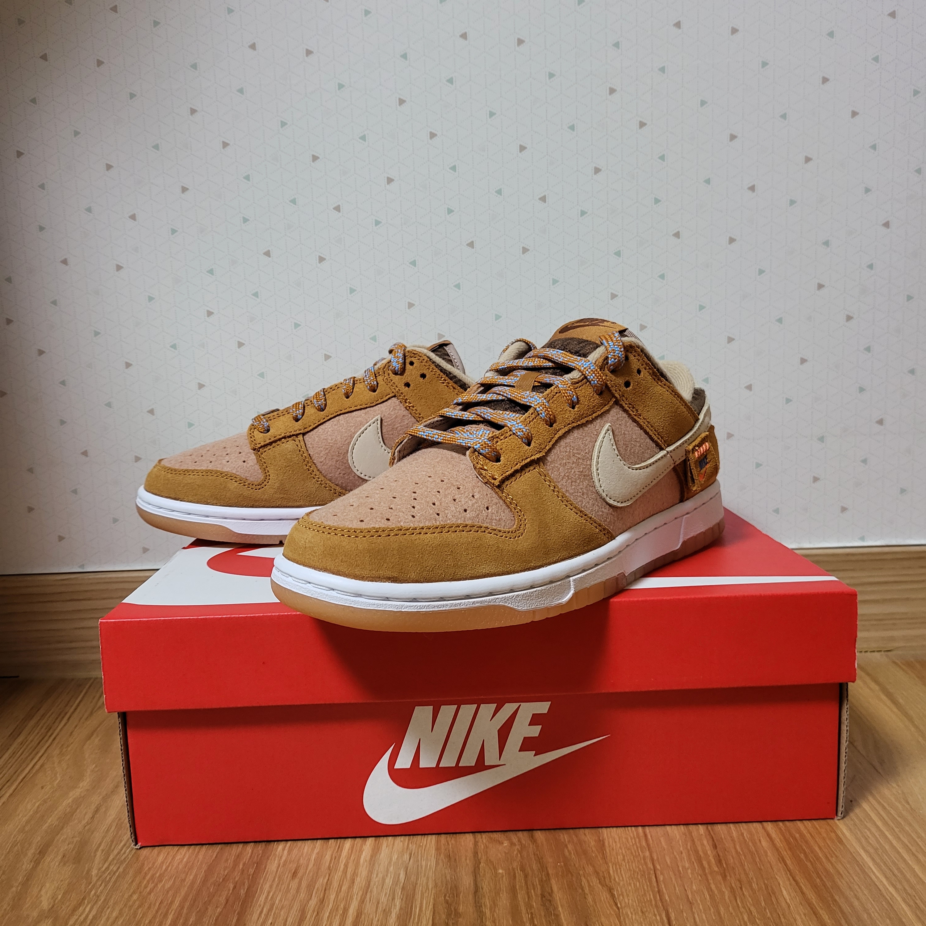 Nike Dunk Low SE Praline Desert Ochre 착용 스타일 - 1