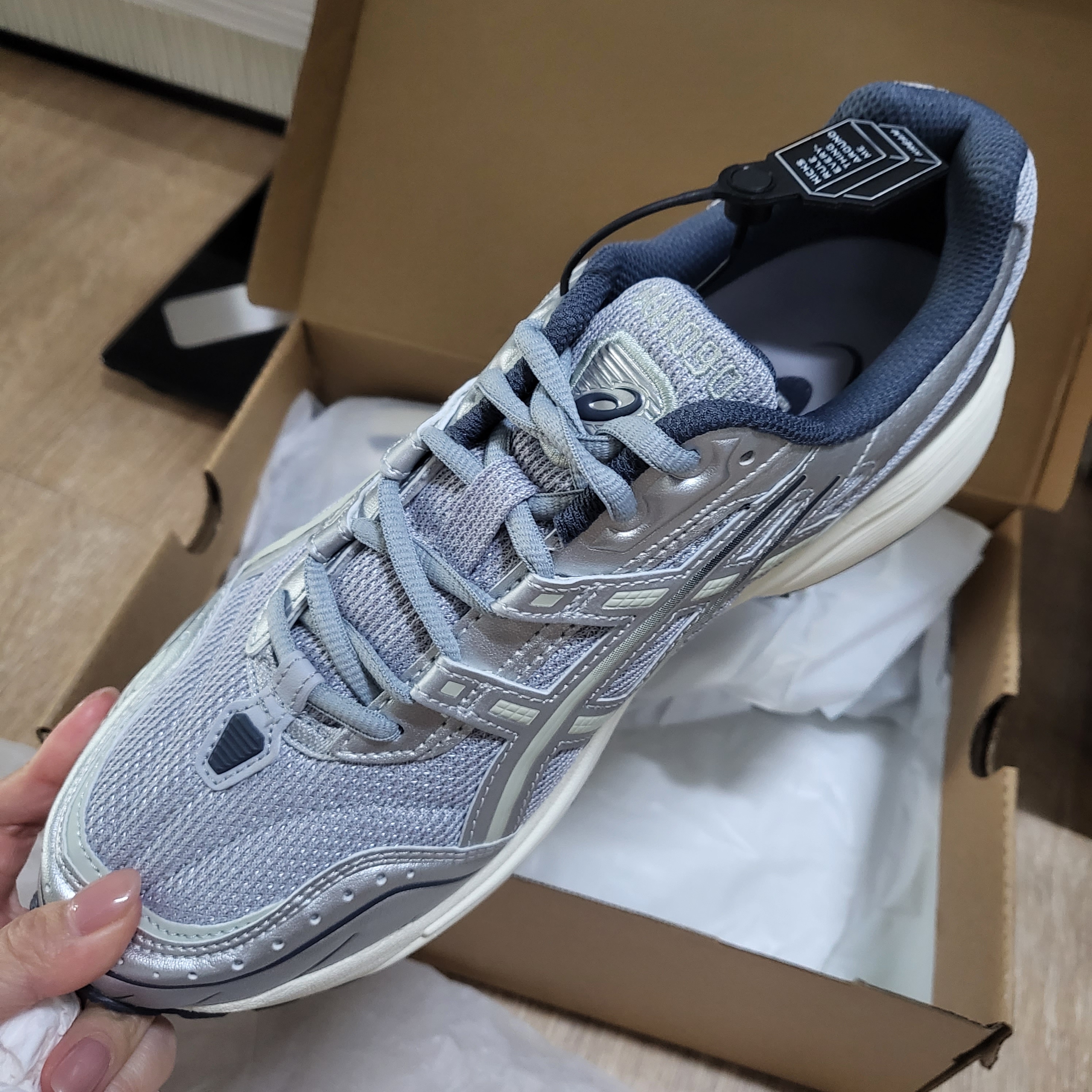 Asics Gel-1090 Piedmont Grey 착용 스타일 - 2