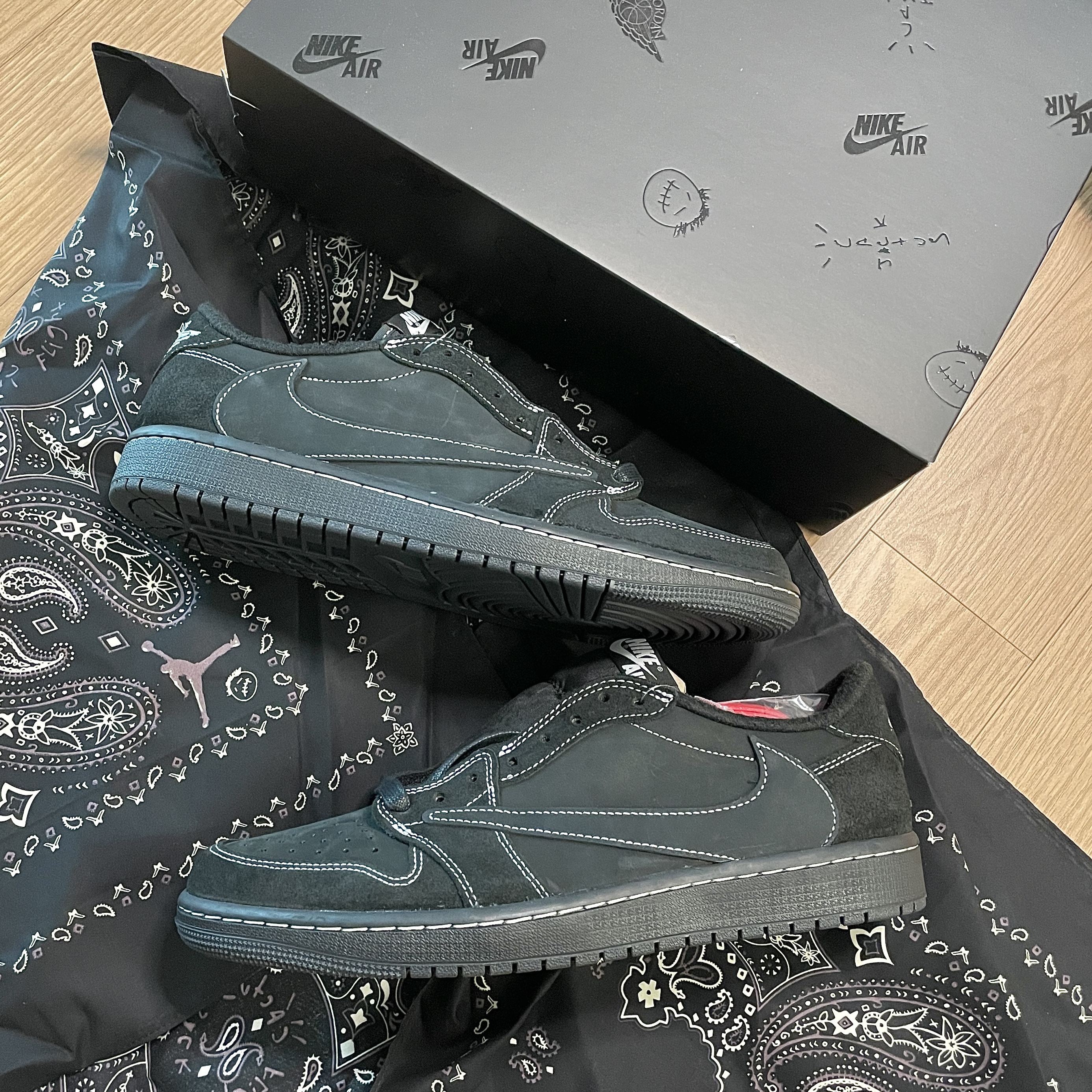 Jordan 1 x Travis Scott Retro Low OG SP Black Phantom 착용 스타일