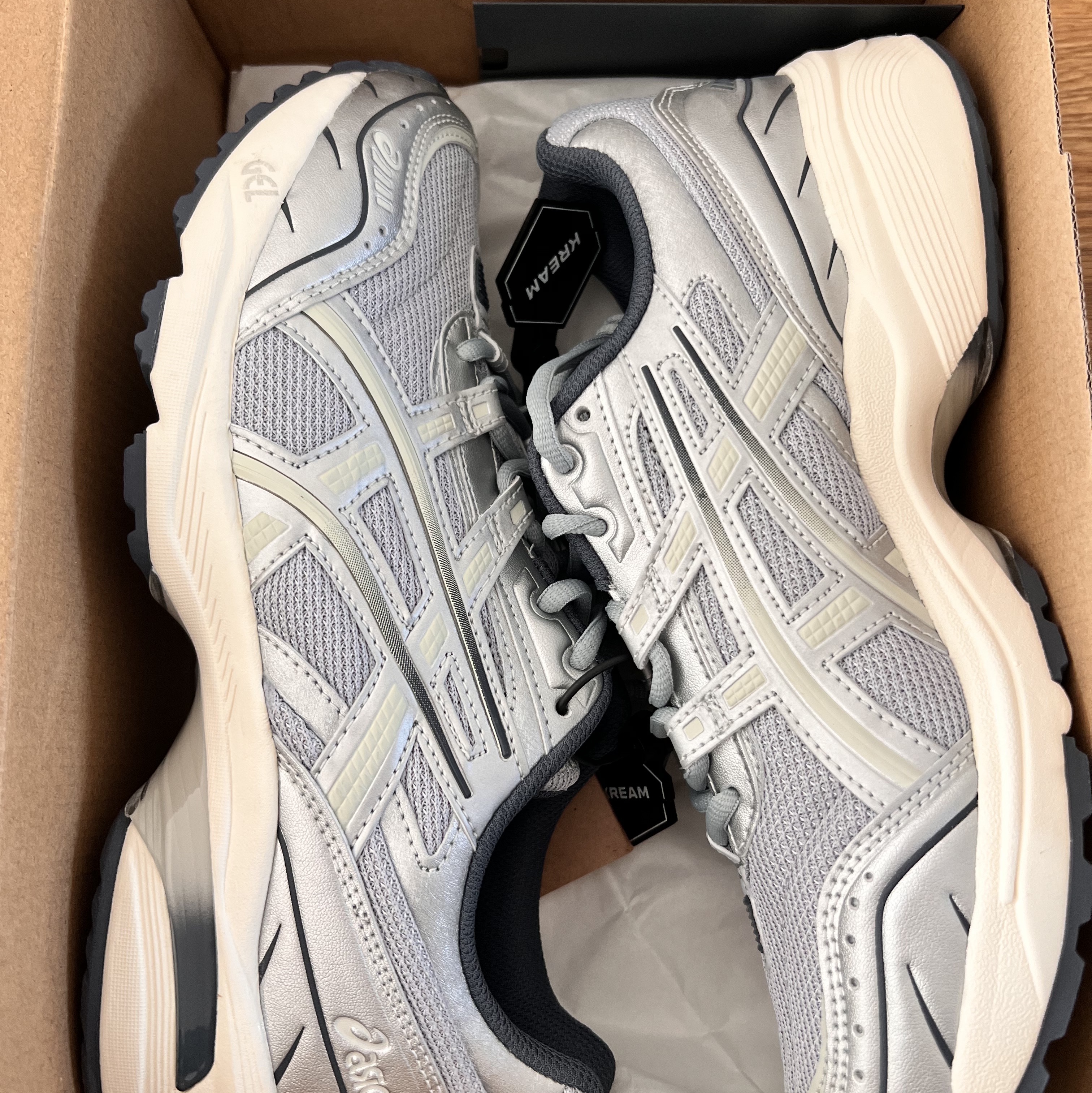 Asics Gel-1090 Piedmont Grey 착용 스타일
