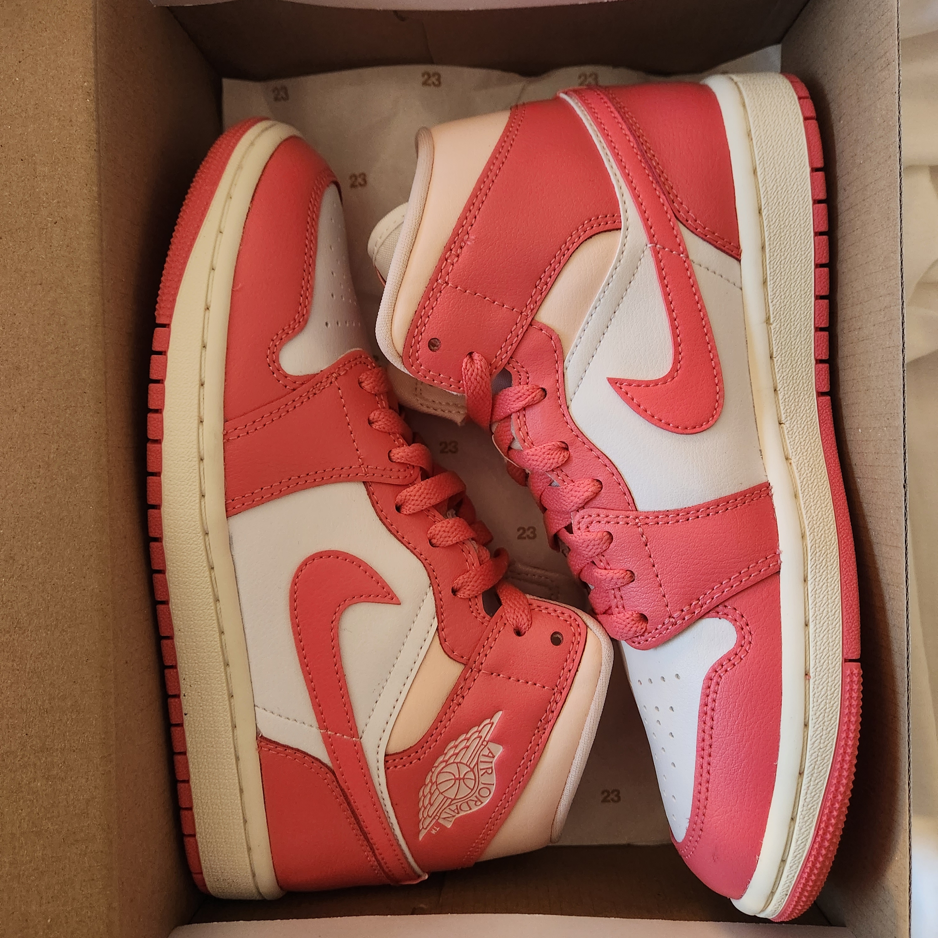 (W) Jordan 1 Mid Strawberries and Cream 착용 스타일