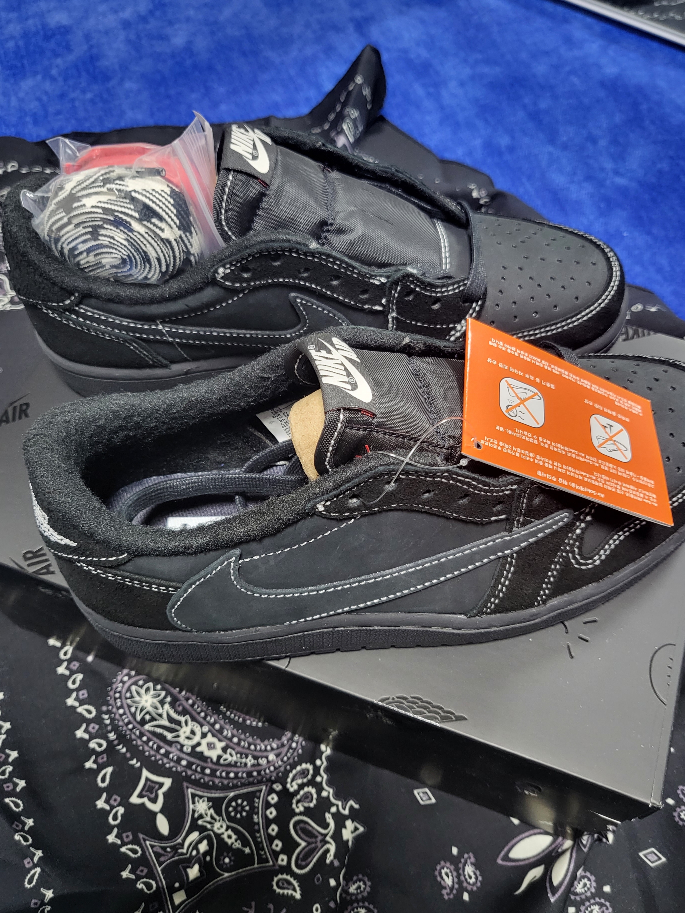 Jordan 1 x Travis Scott Retro Low OG SP Black Phantom, Wooyoungmi White Logo Ball Cap Black 착용 스타일 - 3