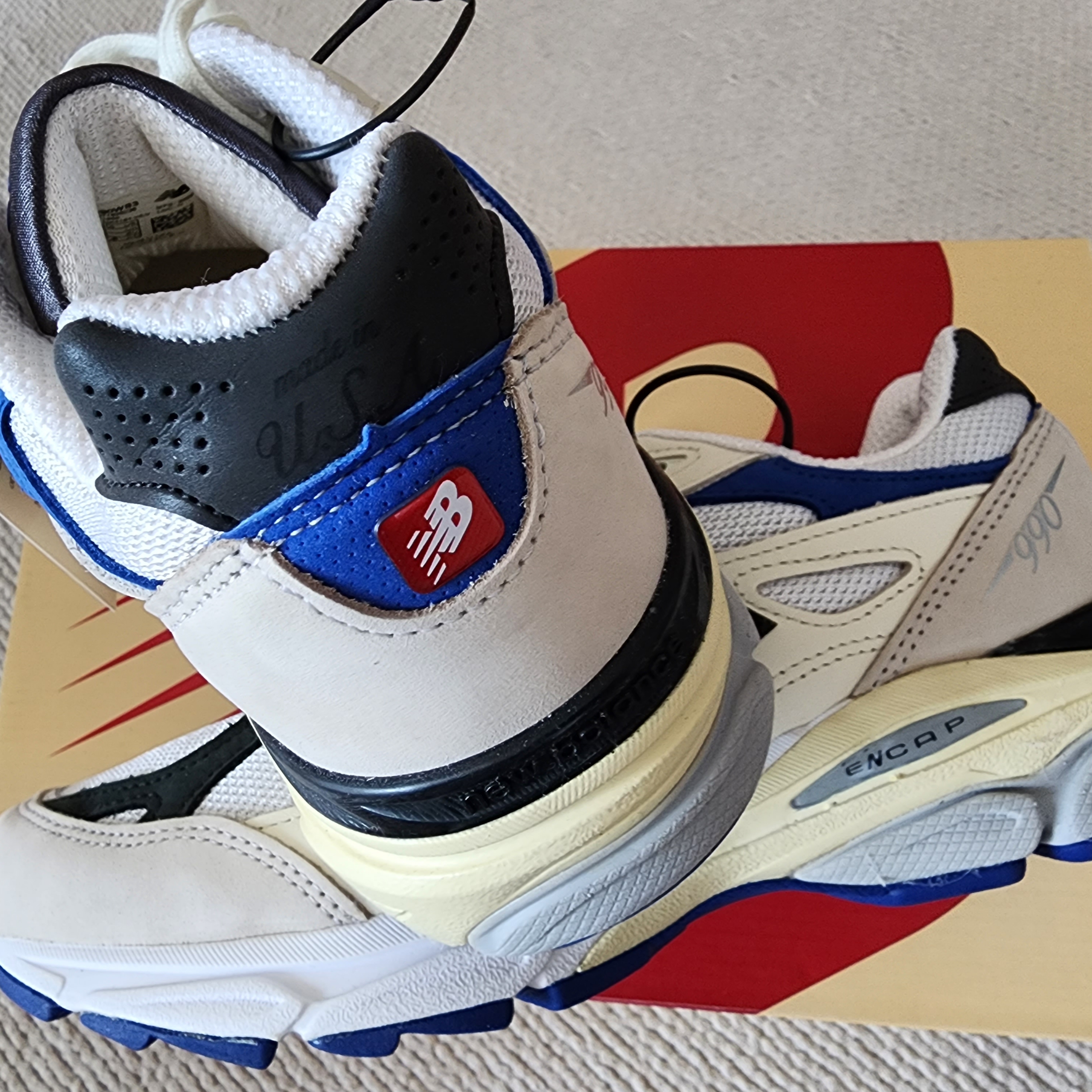 New Balance 990v3 Made in USA White Blue 착용 스타일 - 3
