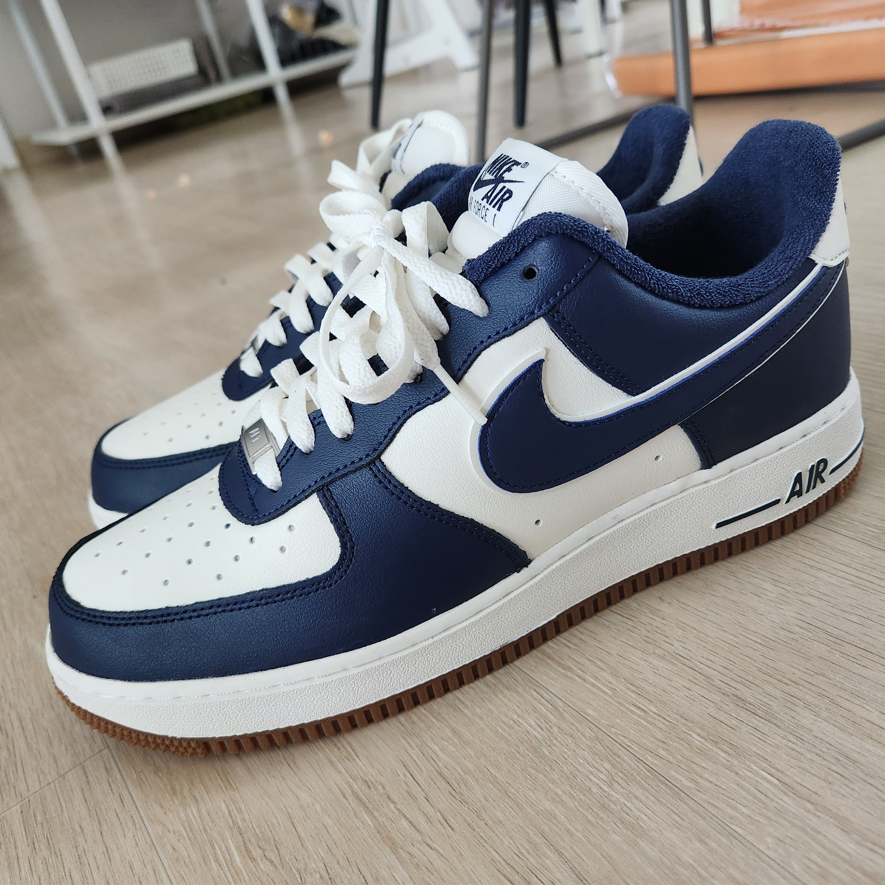 Nike Air Force 1 '07 LV8 Midnight Navy 착용 스타일
