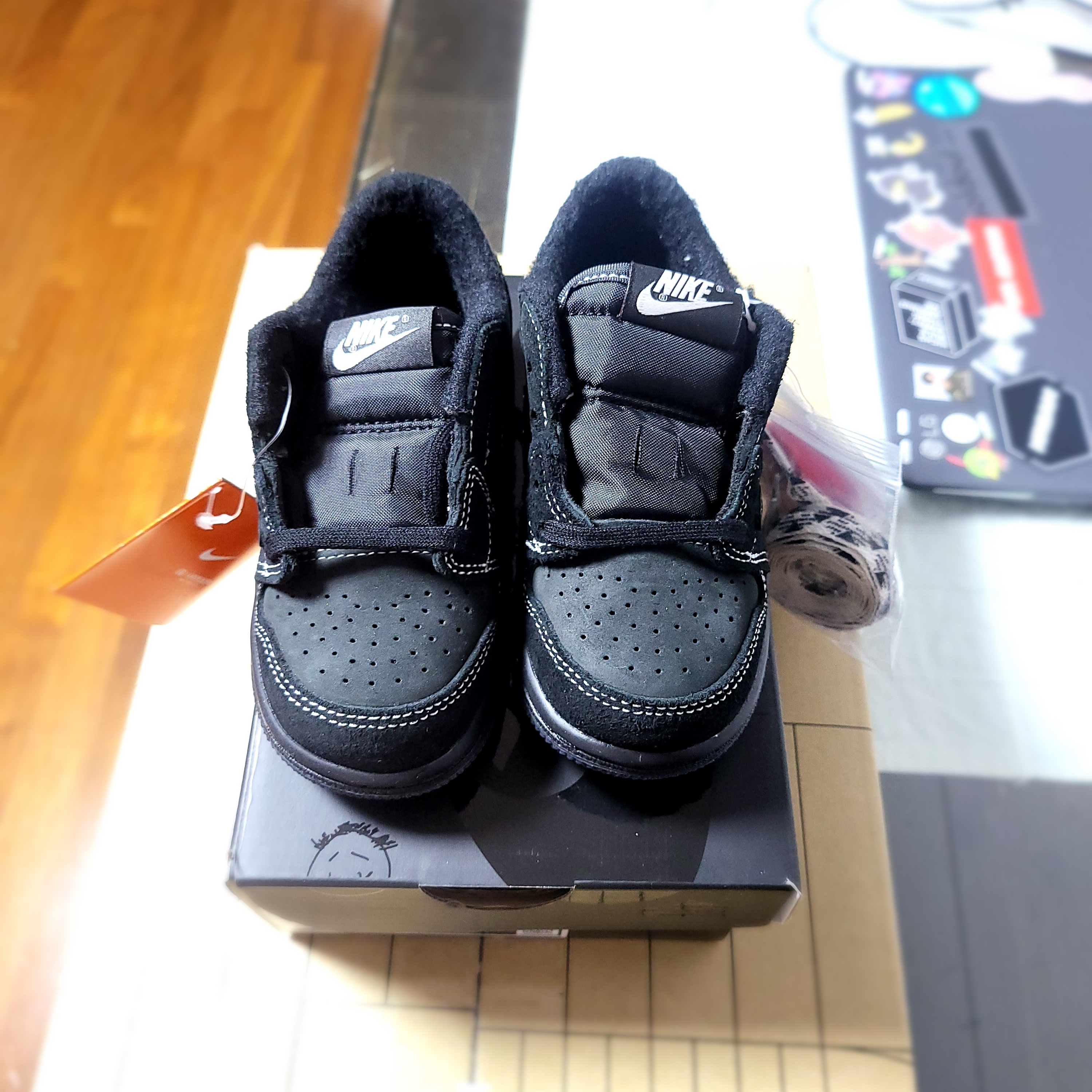 (TD) Jordan 1 x Travis Scott Retro Low OG SP Black Phantom 착용 스타일 - 2