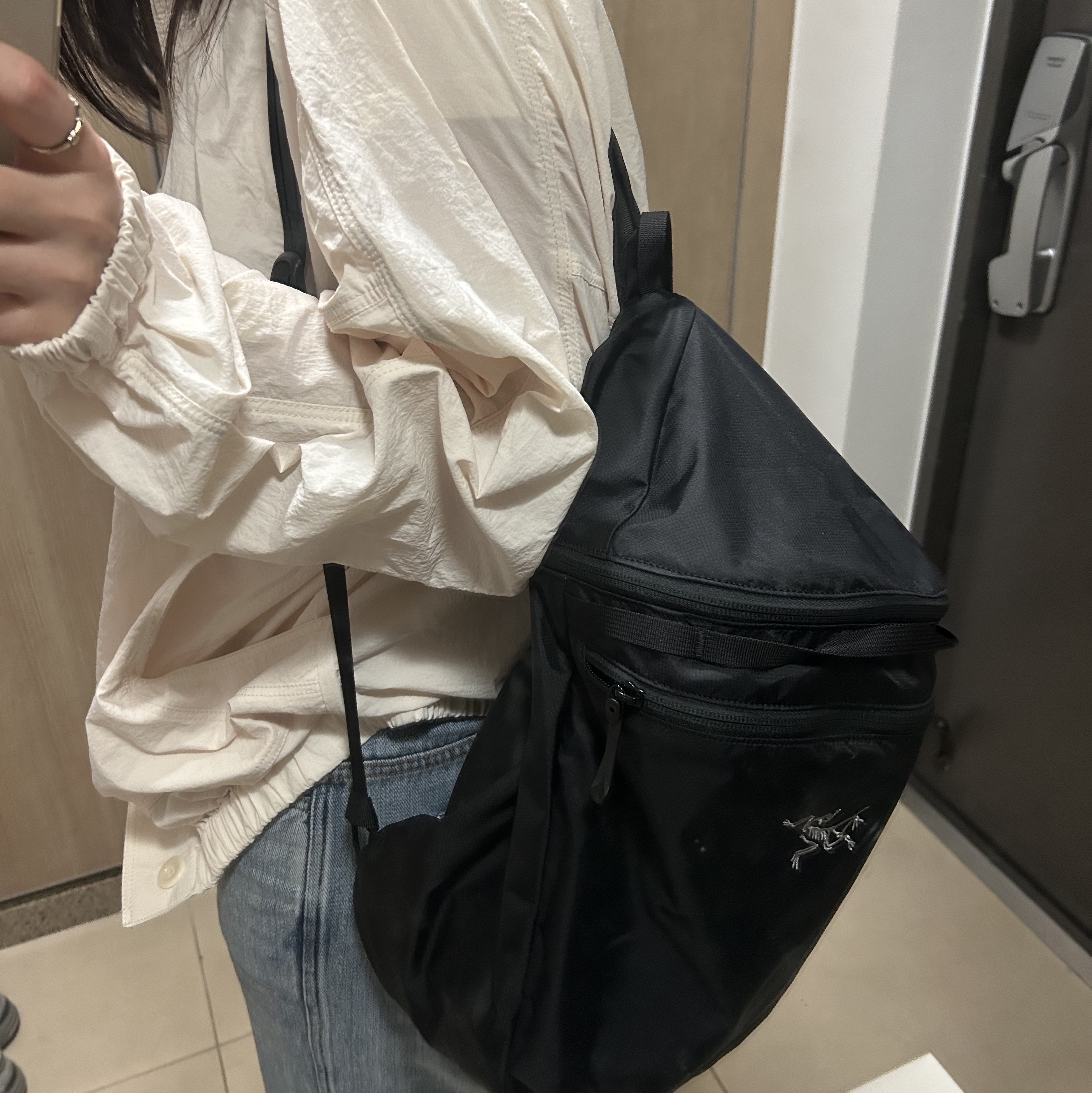 Arc'teryx Heliad 15 Backpack Black 착용 스타일