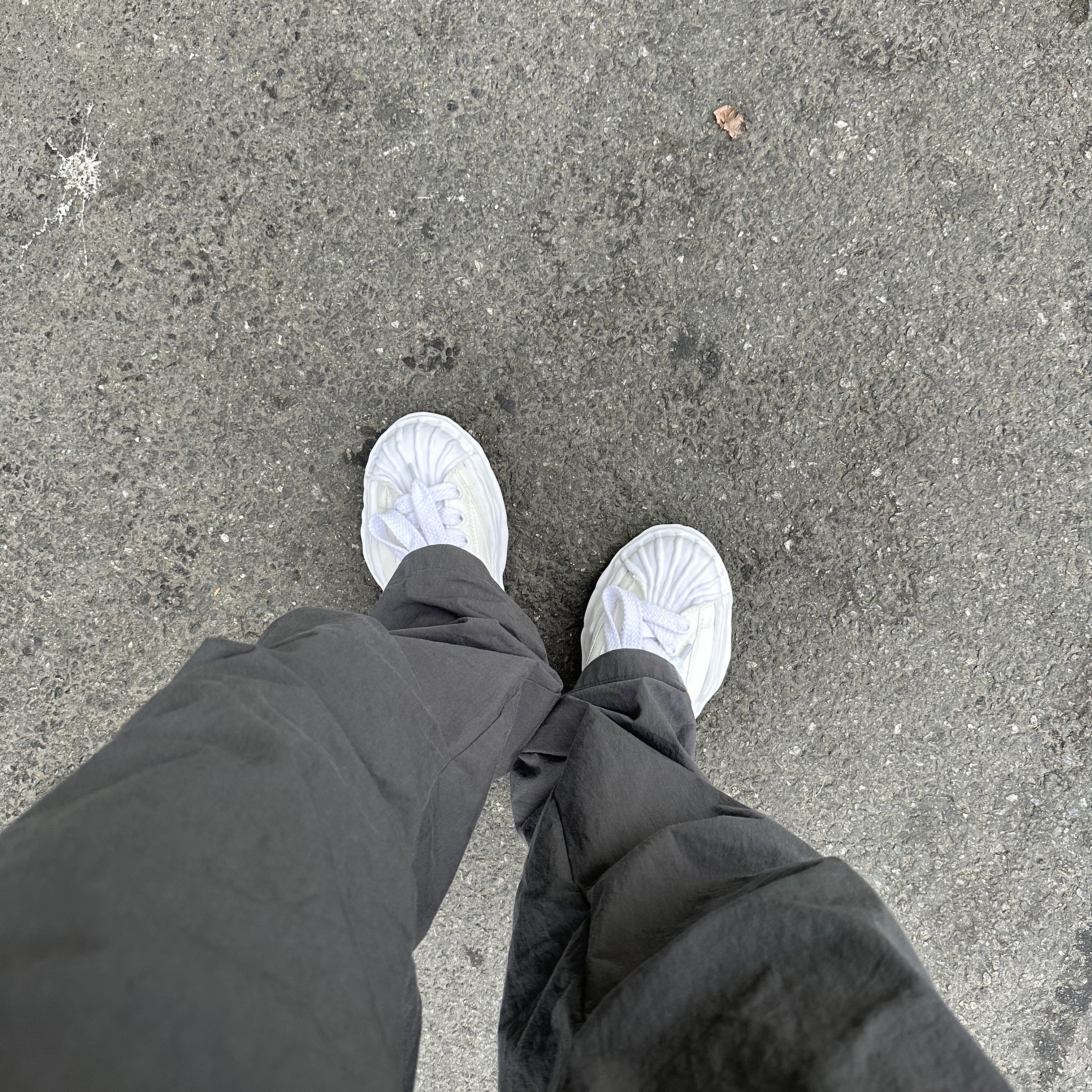 Maison Mihara Yasuhiro Blakey OG Sole Canvas Low-top Sneakers White 착용 스타일 - 2