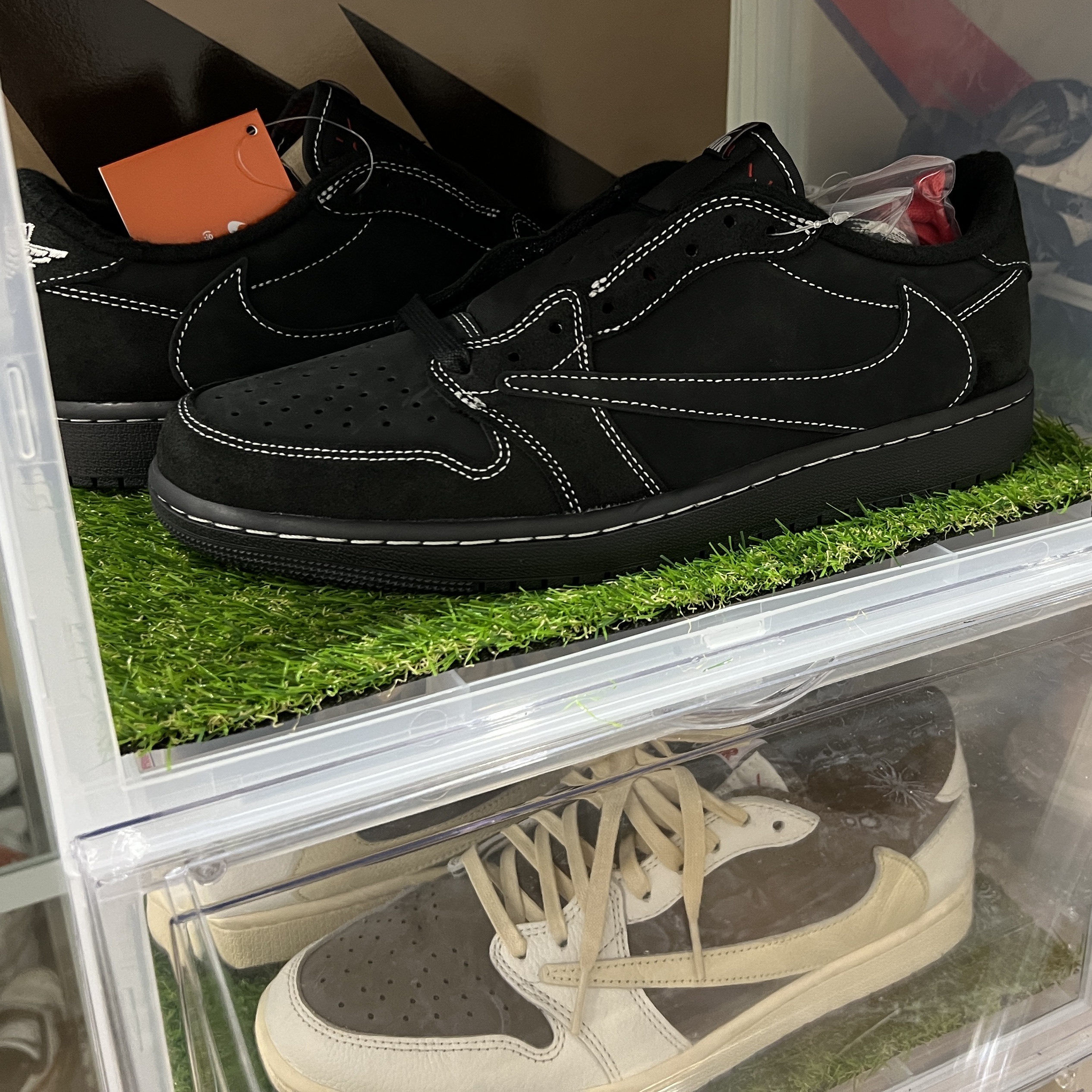 Jordan 1 x Travis Scott Retro Low OG SP Black Phantom 착용 스타일 - 1