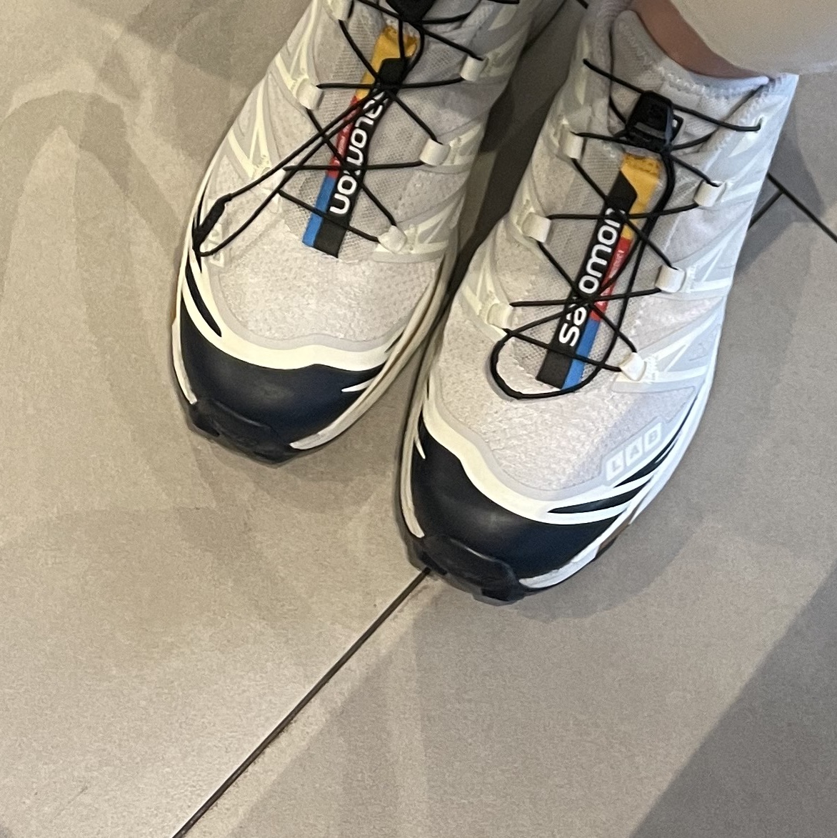 Salomon XT-6 Lunar Rock Dark Sapphire 착용 스타일