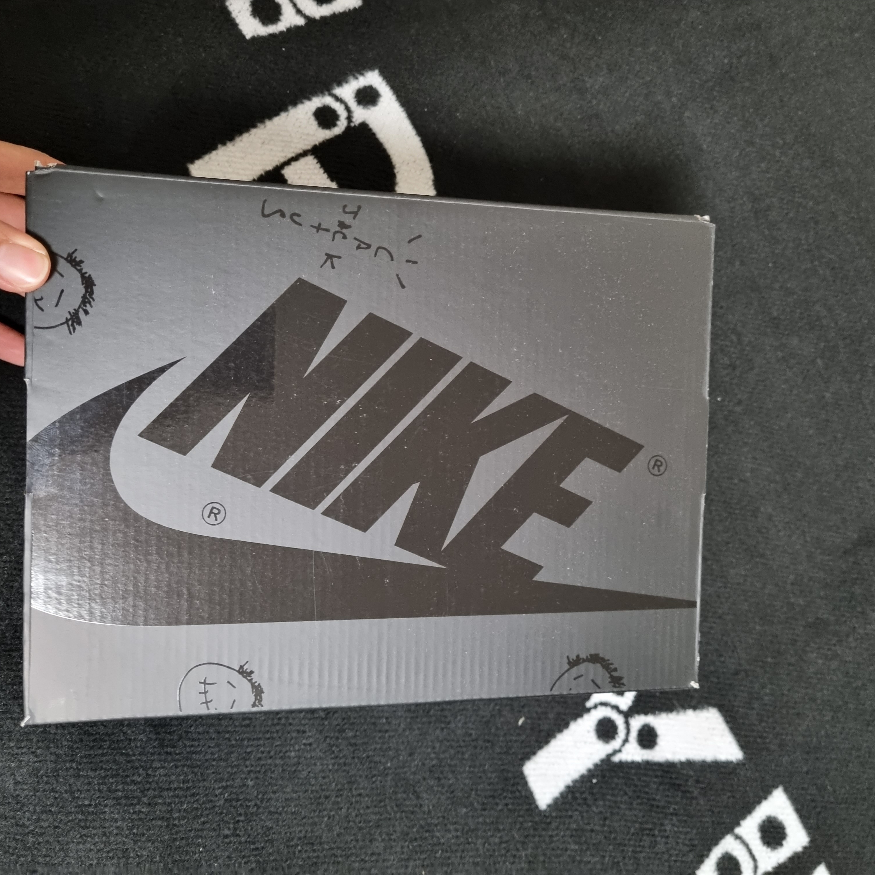 (PS) Jordan 1 x Travis Scott Retro Low OG SP Black Phantom 착용 스타일 - 2