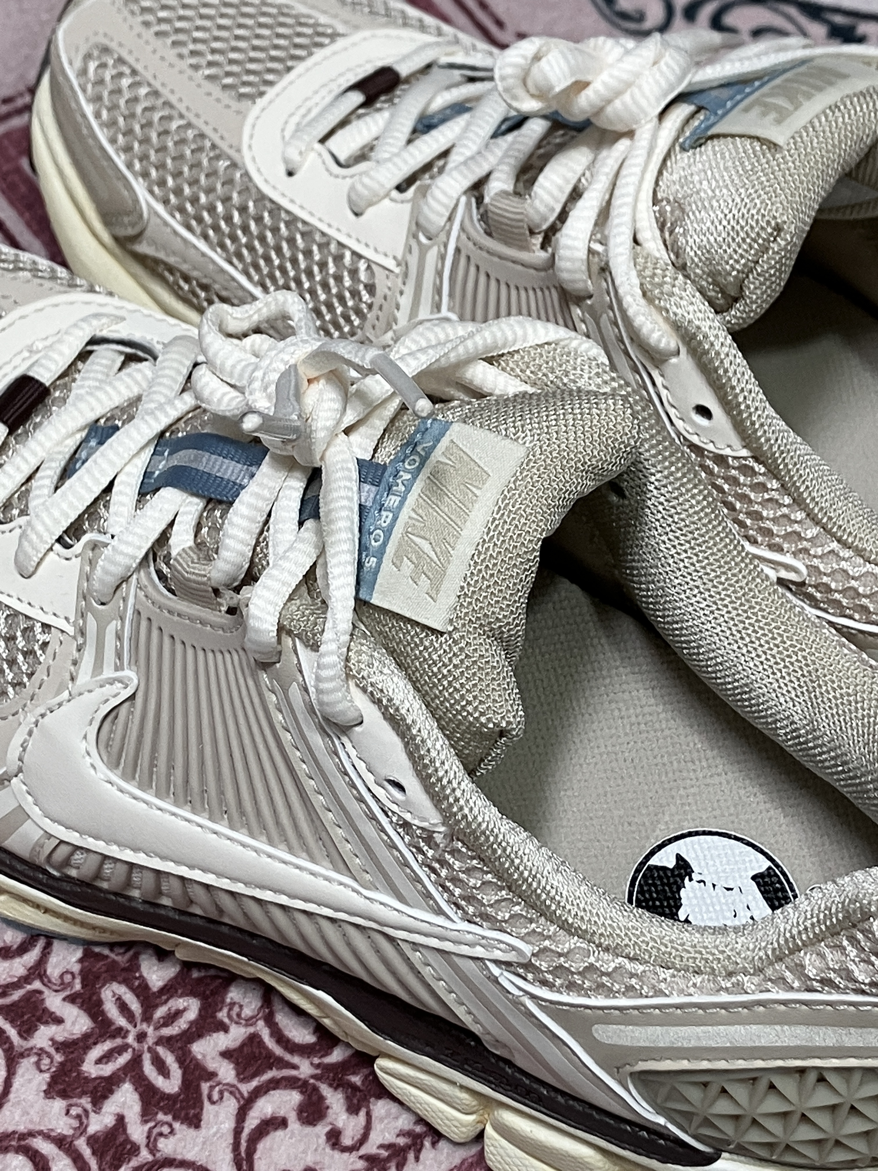 (W) Nike Zoom Vomero 5 Oatmeal 착용 스타일