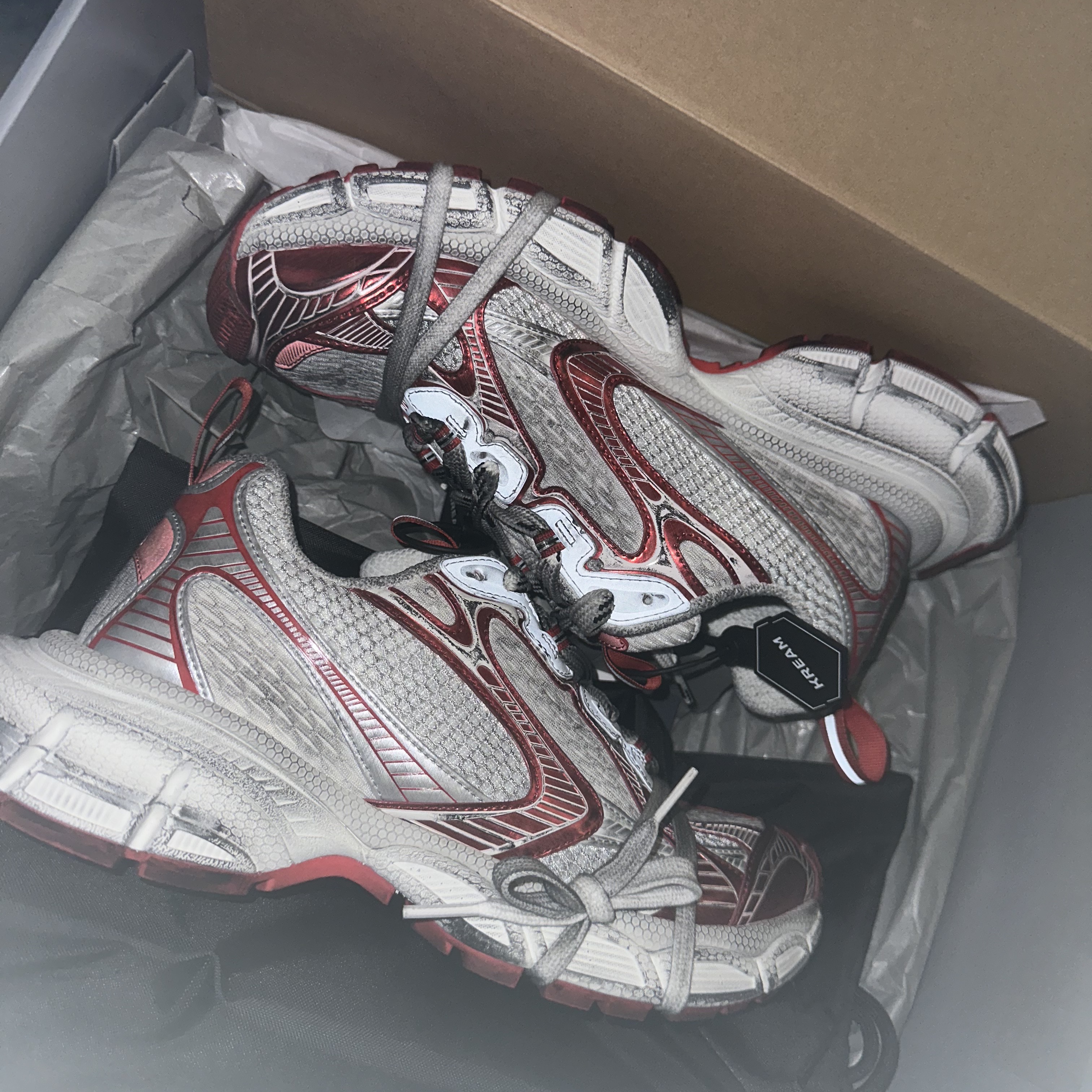 Balenciaga 3XL Sneakers White Red 착용 스타일 - 2
