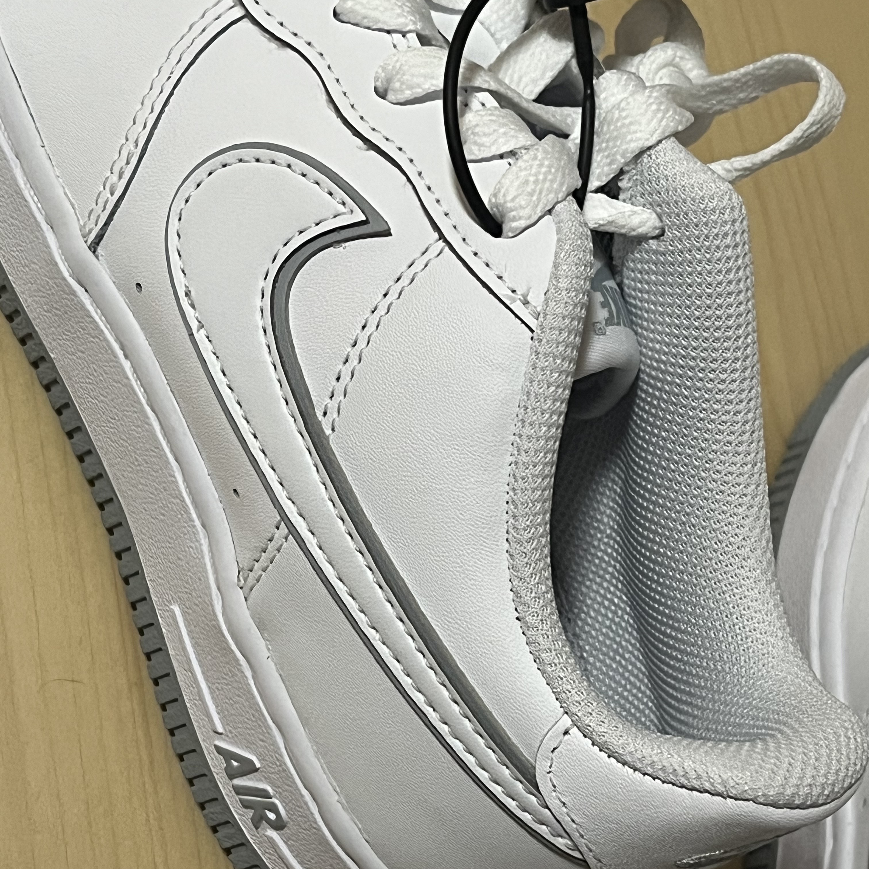 (GS) Nike Air Force 1 White Wolf Grey 착용 스타일 - 1
